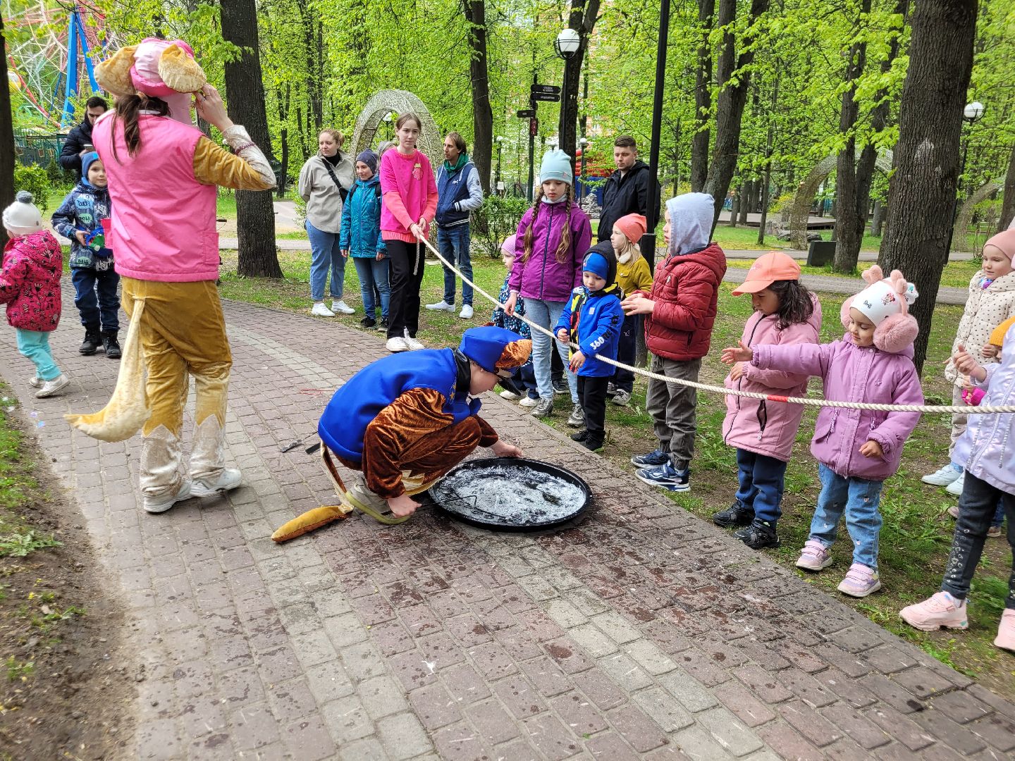 дети: парки; праздник; мыльные пузыри; победный май