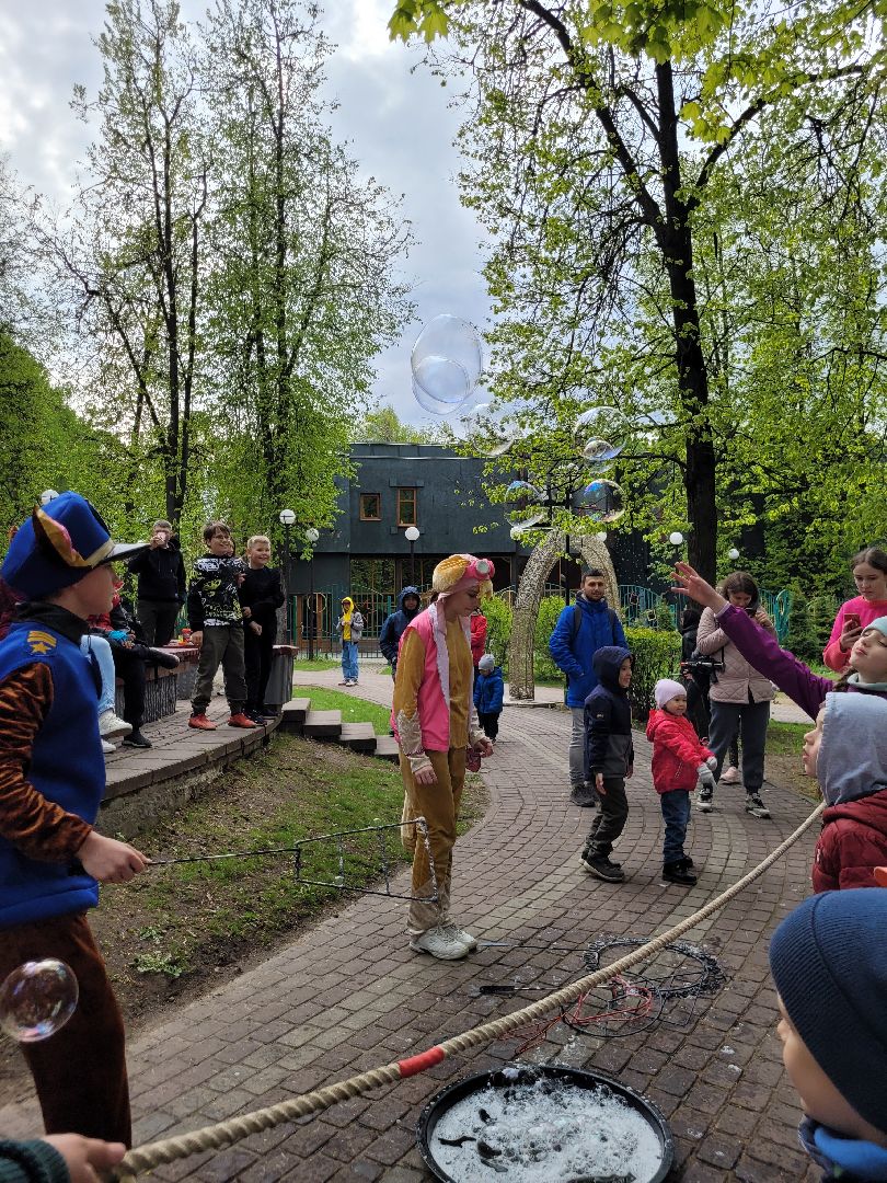 дети: парки; праздник; мыльные пузыри; победный май