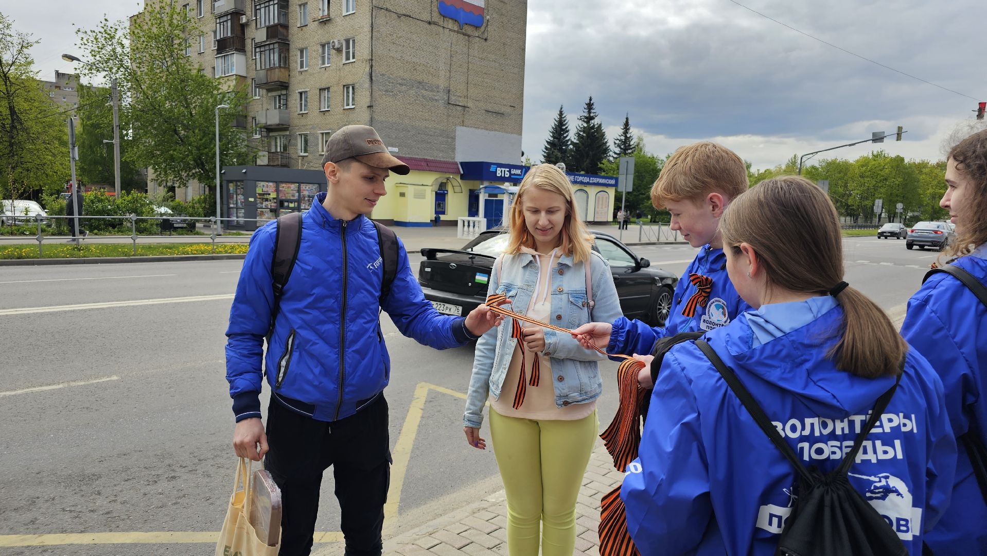 День Победы, акция, георгиевская лента, волонтеры Победы, Дзержинский
