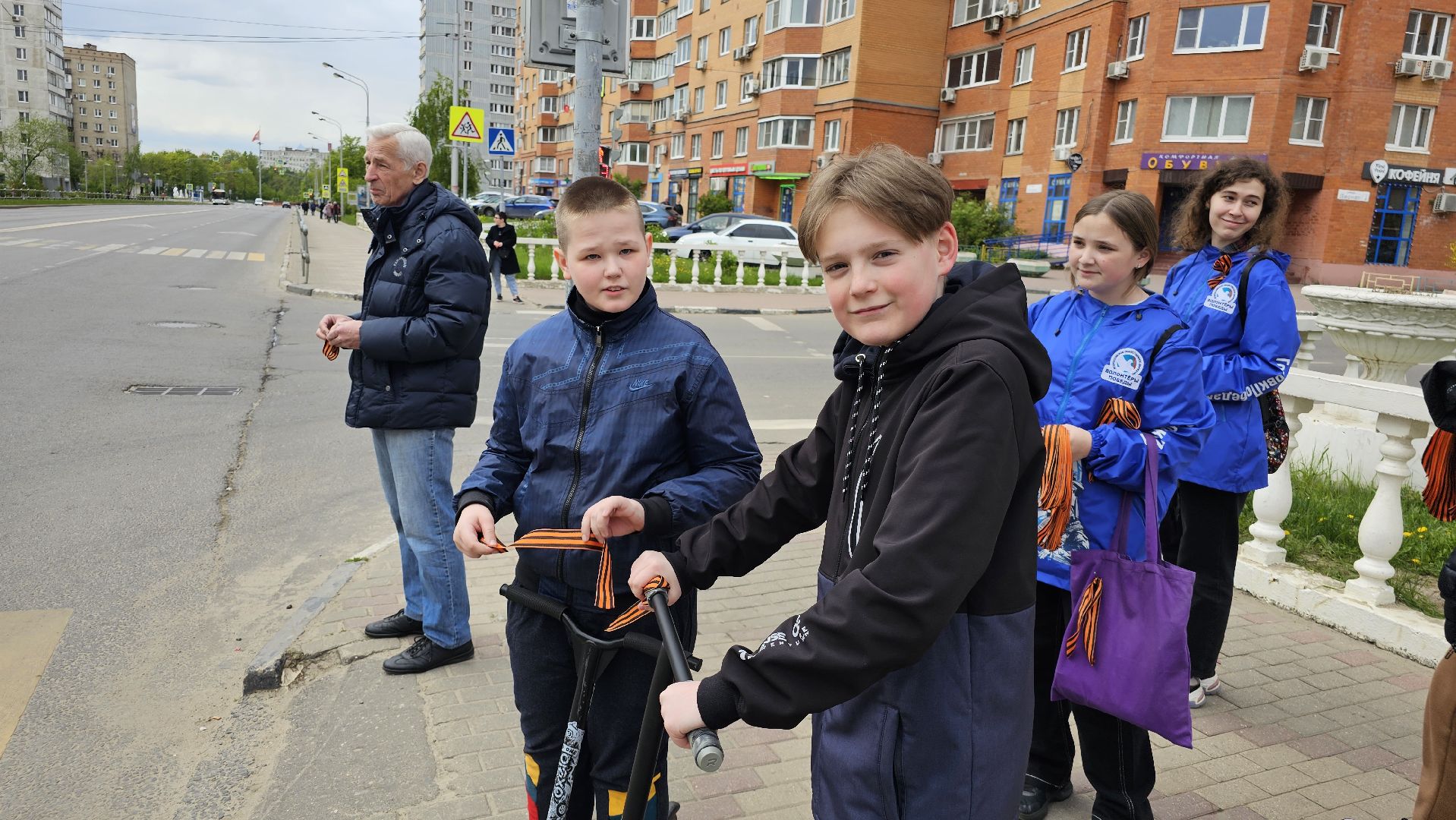 День Победы, акция, георгиевская лента, волонтеры Победы, Дзержинский