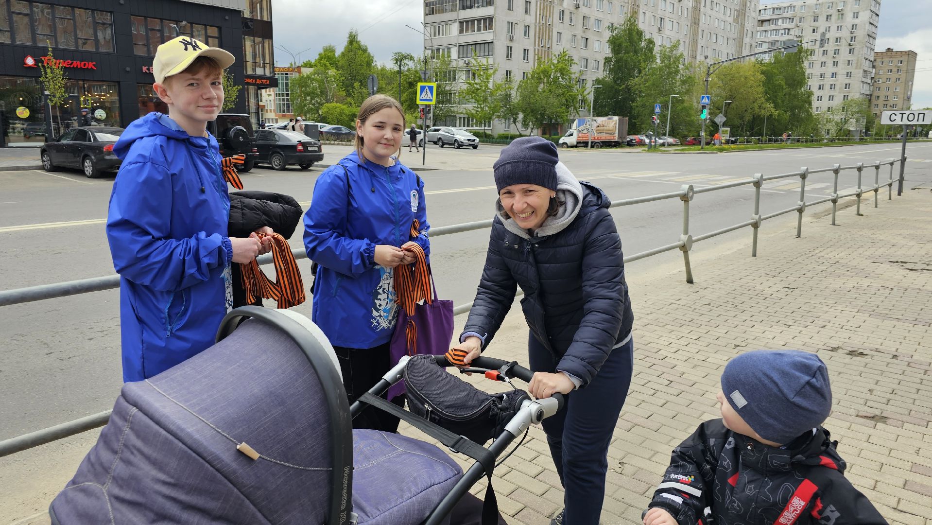 День Победы, акция, георгиевская лента, волонтеры Победы, Дзержинский