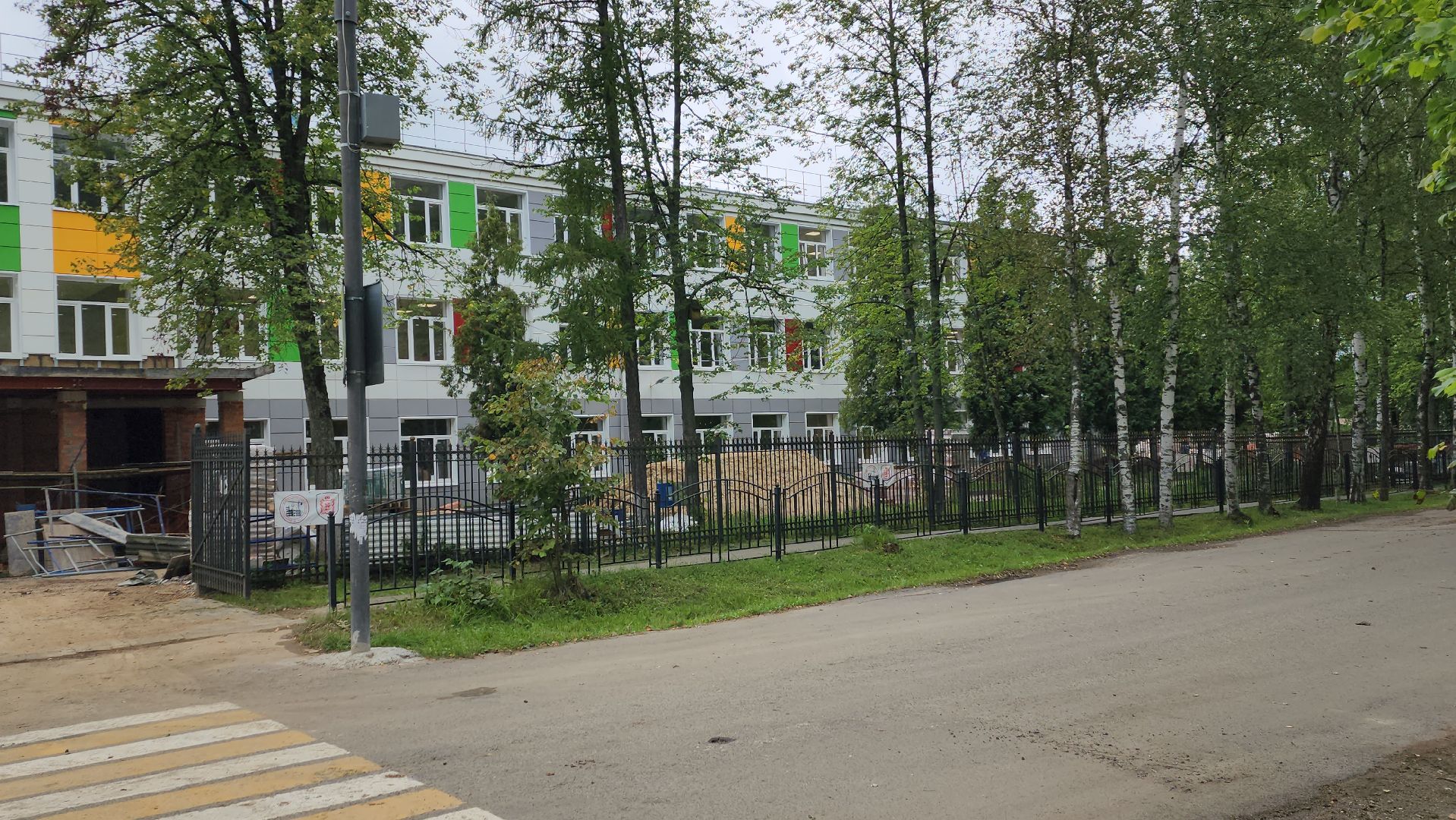 вертикалки, ашукино, пушкинский, капитальный ремонт школы, замена коммуникаций, ремонт крыши, перепланировка, классы, интерактивная доска, спортзал, современная школа, мебель, входная группа,1 сентября,