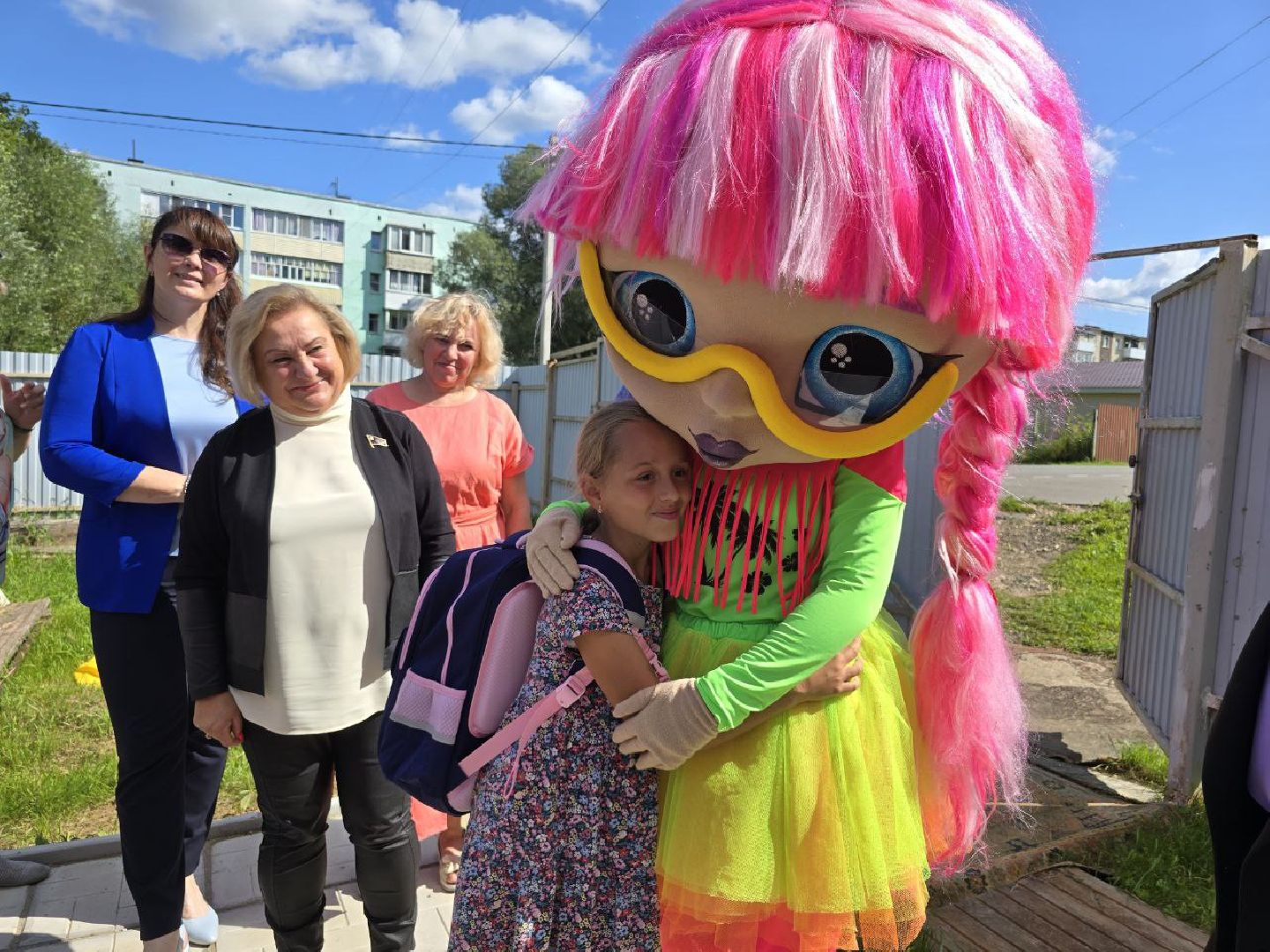 можайск, можайский муниципальный округ, подмосковье, 1 сентября, общество, рюкзаки , губернатор мо,  подарки от губернатора,