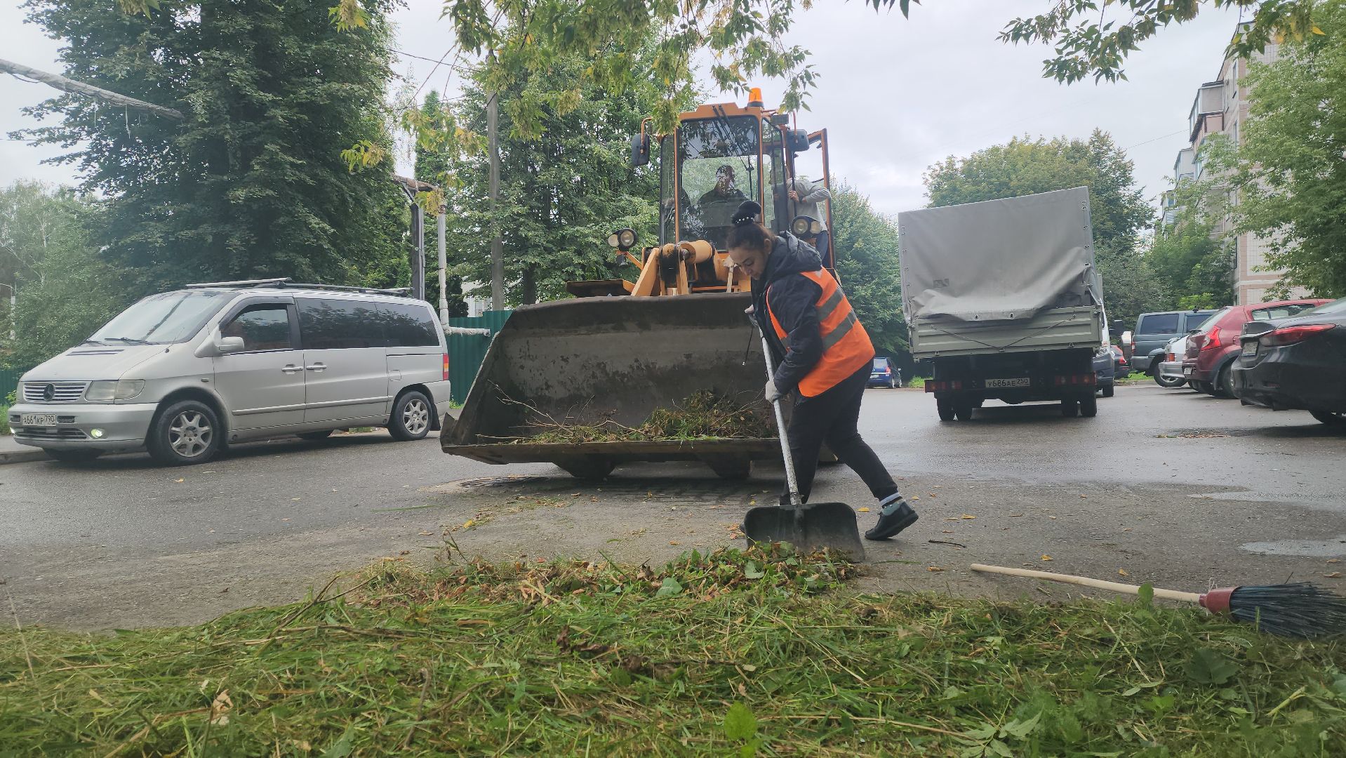 серпухов, улица центральная, комбинат благоустройства, покос травы в серпухове,