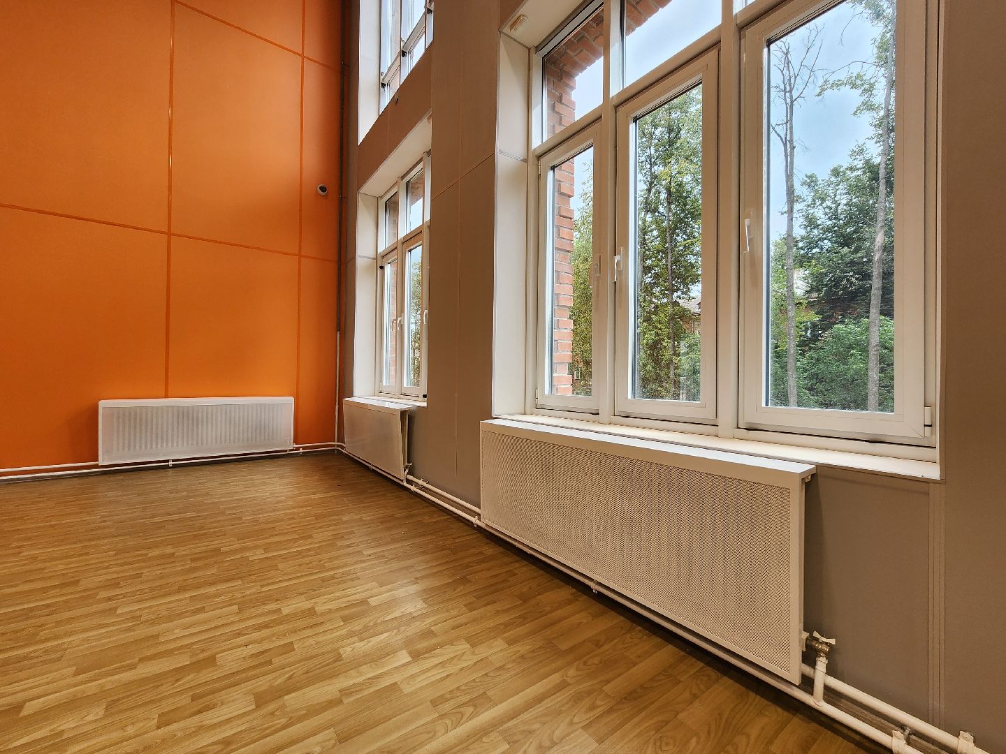 чехов, школа 3, пристройка на 200 мест, строительство, спортивные залы, актовый зал, читальный зал, оборудование, оснащение, техника, уборка, чистка окон, госпрограмма московской области, губернатор подмосковья,