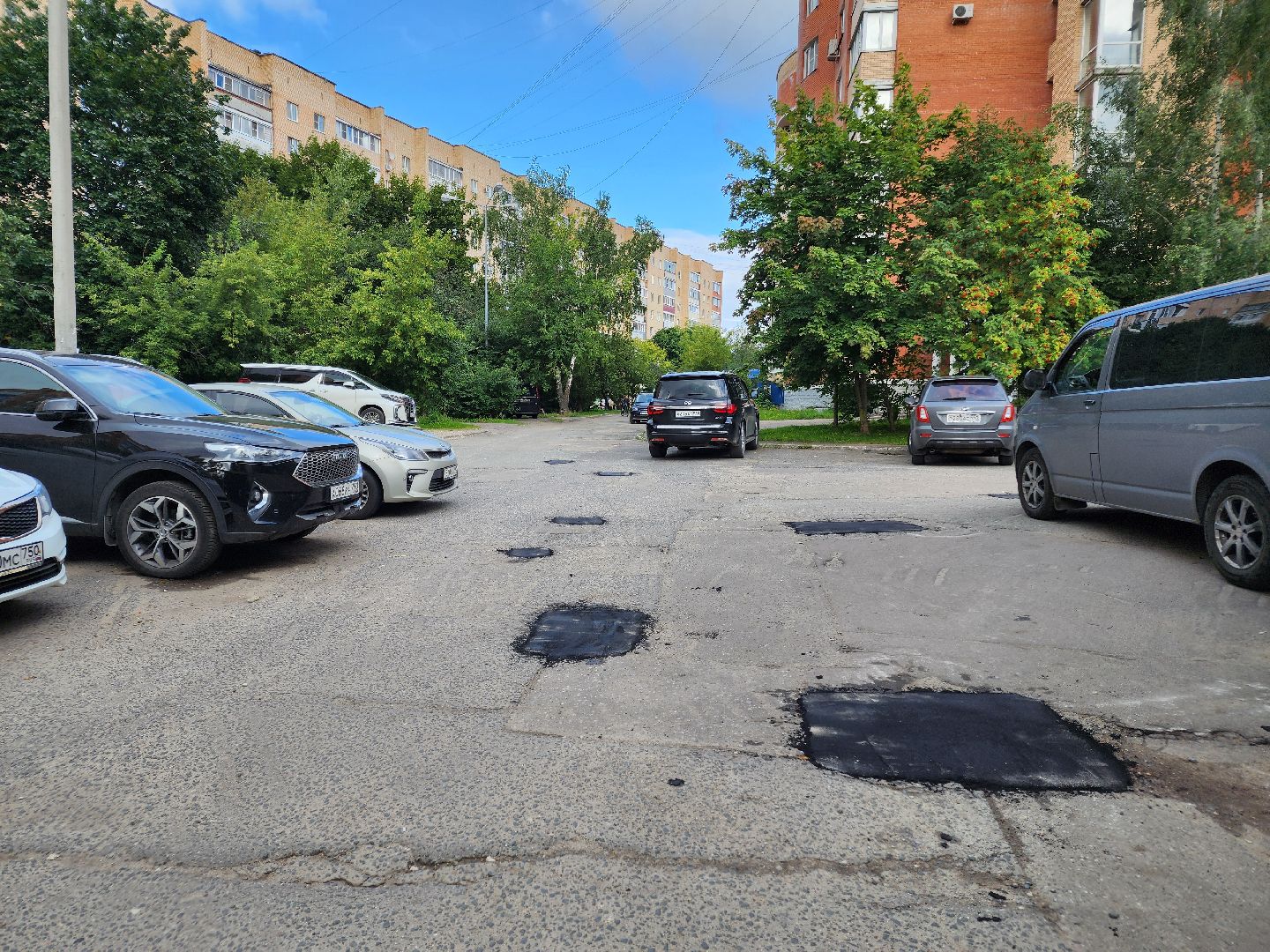 чехов, улица чехова, проезды и проходы во дворах, ямочный ремонт, текущий ремонт дорог, обращения жителей, портал добродел, администрация чехова, мбу чеховское благоустройство,