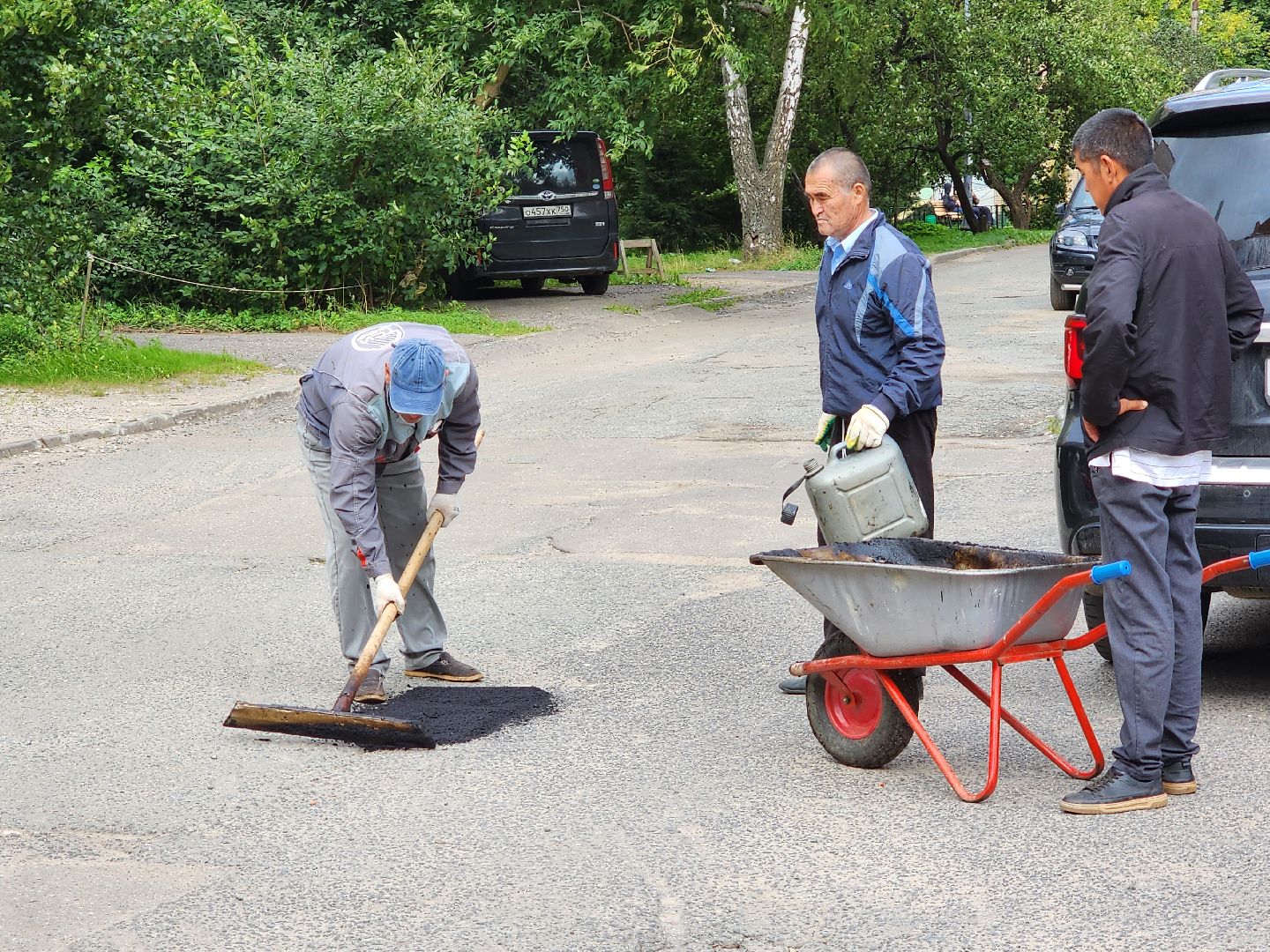чехов, улица чехова, проезды и проходы во дворах, ямочный ремонт, текущий ремонт дорог, обращения жителей, портал добродел, администрация чехова, мбу чеховское благоустройство,