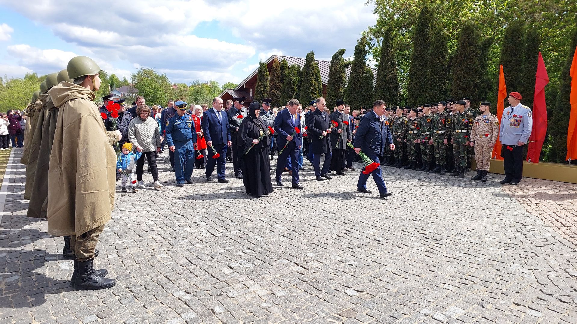 соборная гора, серпухов, день победы, памятник воину, вечный огонь, волонтеры, вов,