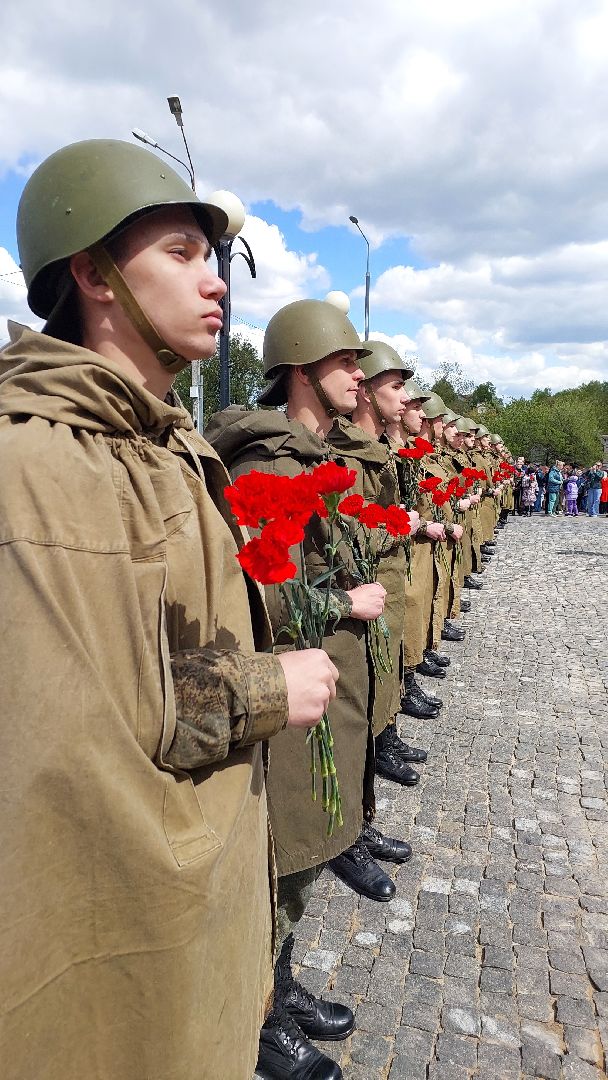 соборная гора, серпухов, день победы, памятник воину, вечный огонь, волонтеры, вов,