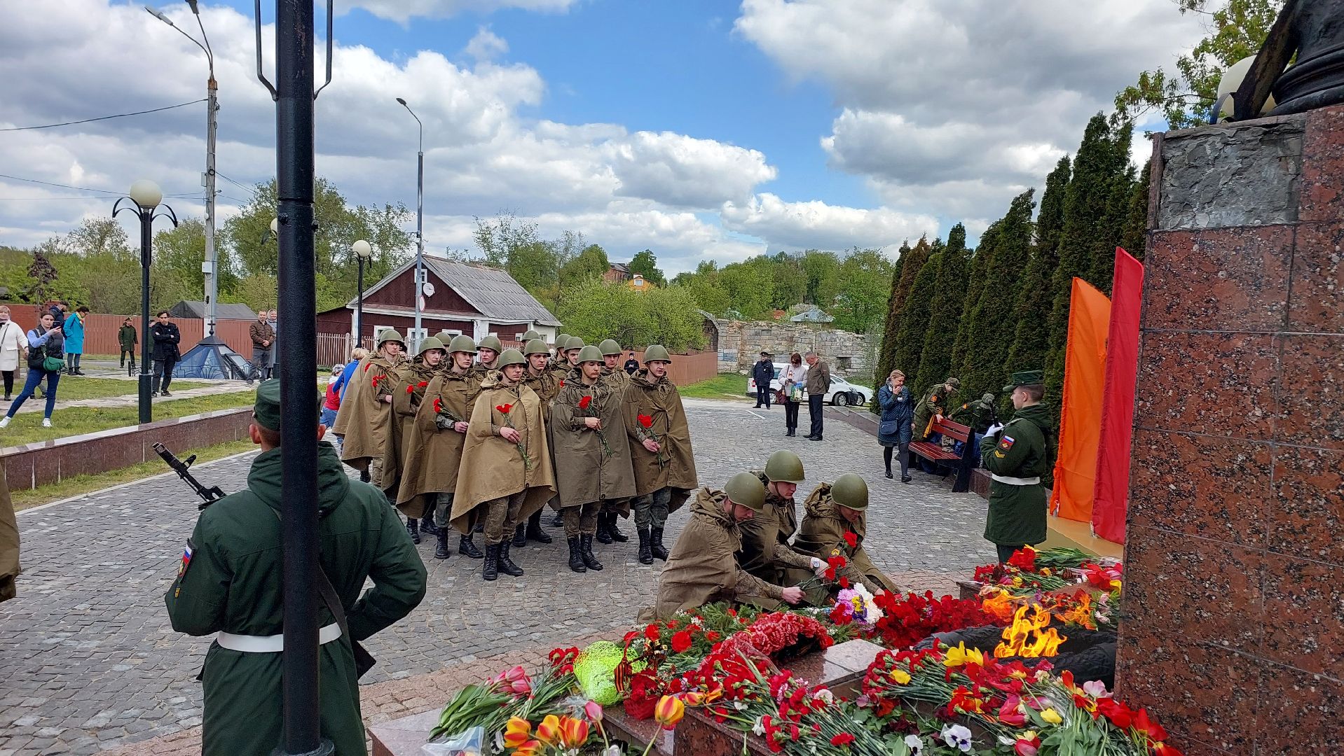 соборная гора, серпухов, день победы, памятник воину, вечный огонь, волонтеры, вов,