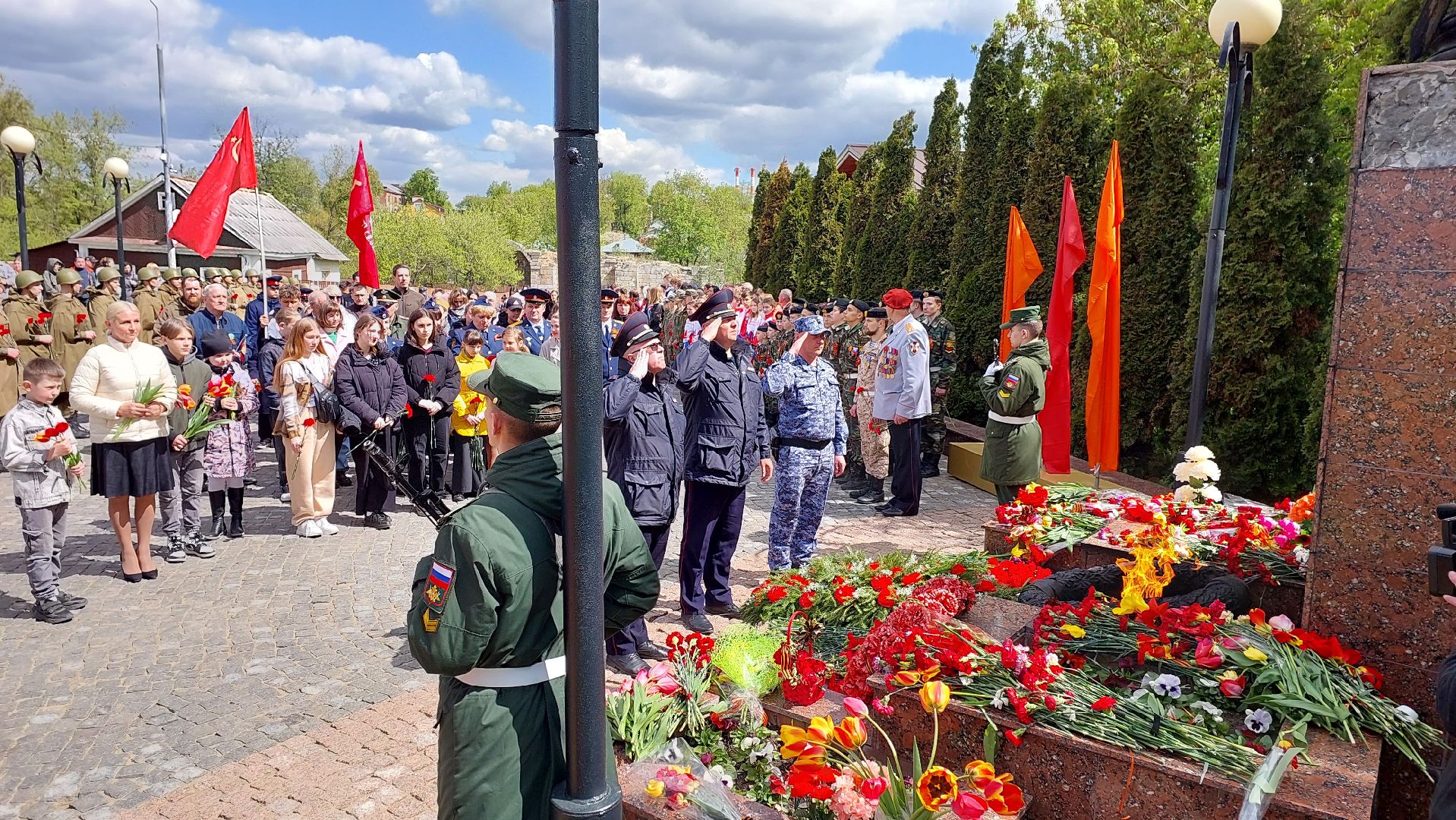 соборная гора, серпухов, день победы, памятник воину, вечный огонь, волонтеры, вов,
