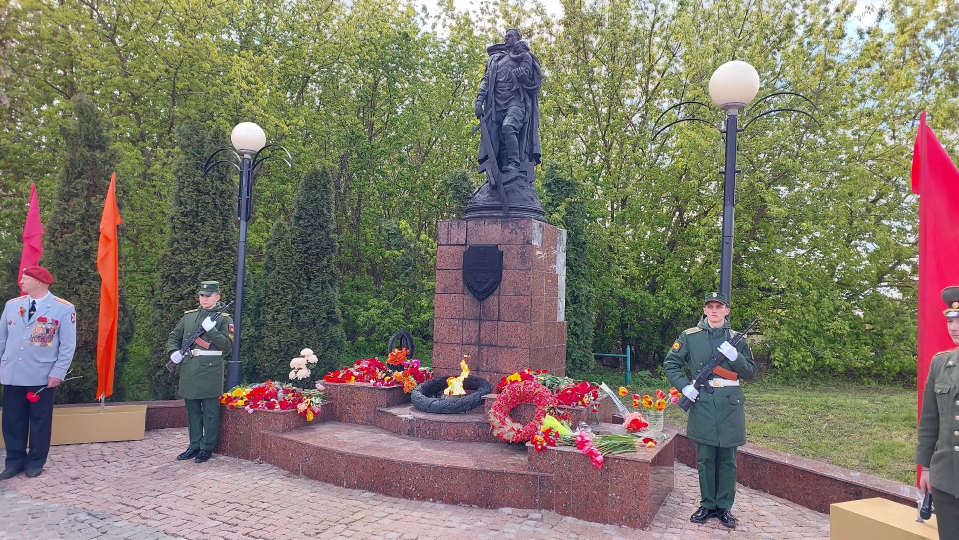 соборная гора, серпухов, день победы, памятник воину, вечный огонь, волонтеры, вов,