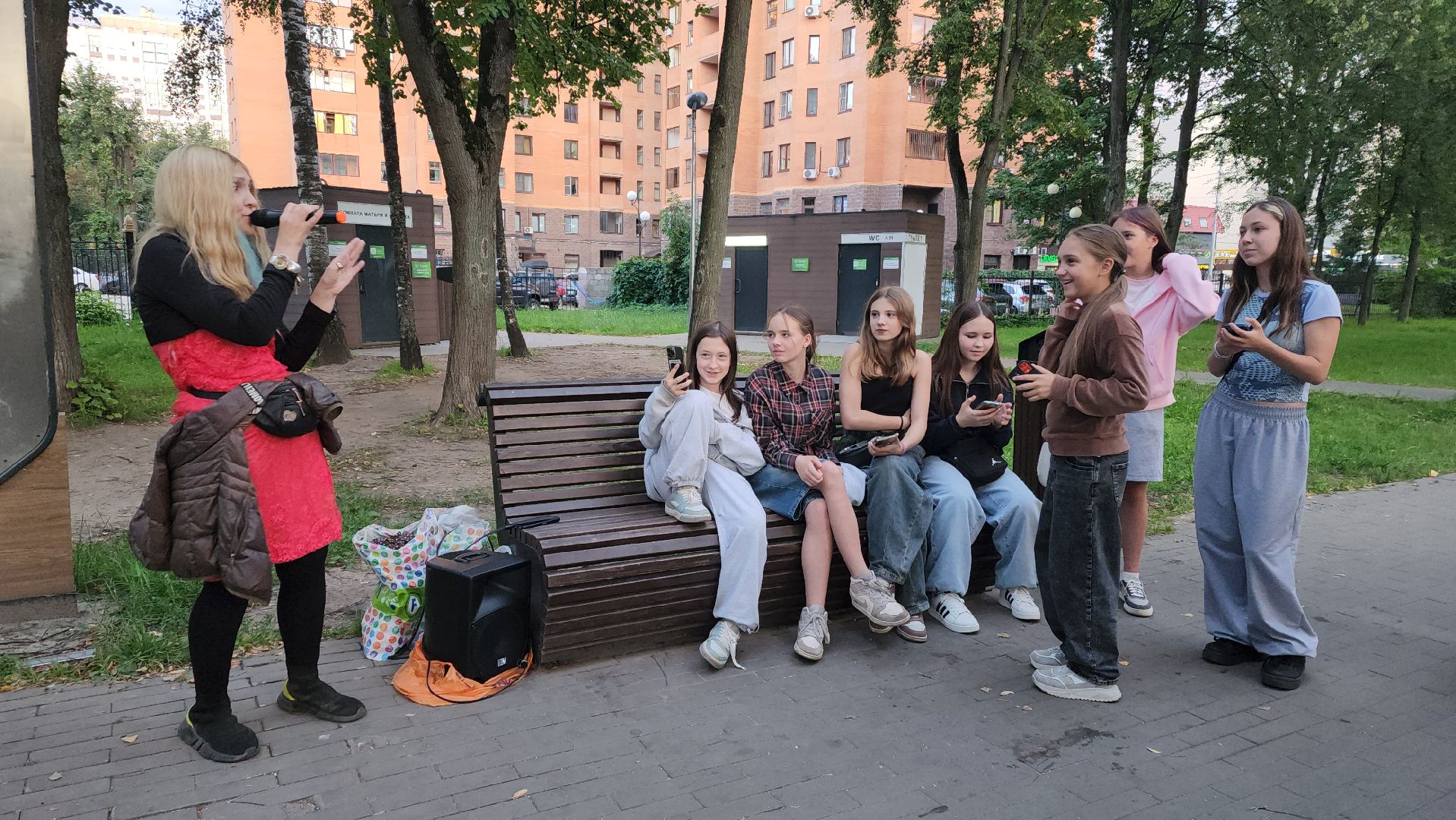 вертикалки, центральный парк, пушкино, певица, песни и танцы, музыка под открытым небом,подростки,хиты прошлых лет,музыка на воздухе,