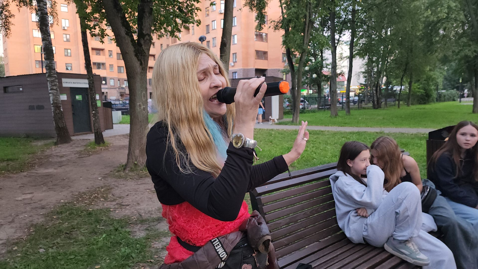 вертикалки, центральный парк, пушкино, певица, песни и танцы, музыка под открытым небом,подростки,хиты прошлых лет,музыка на воздухе,