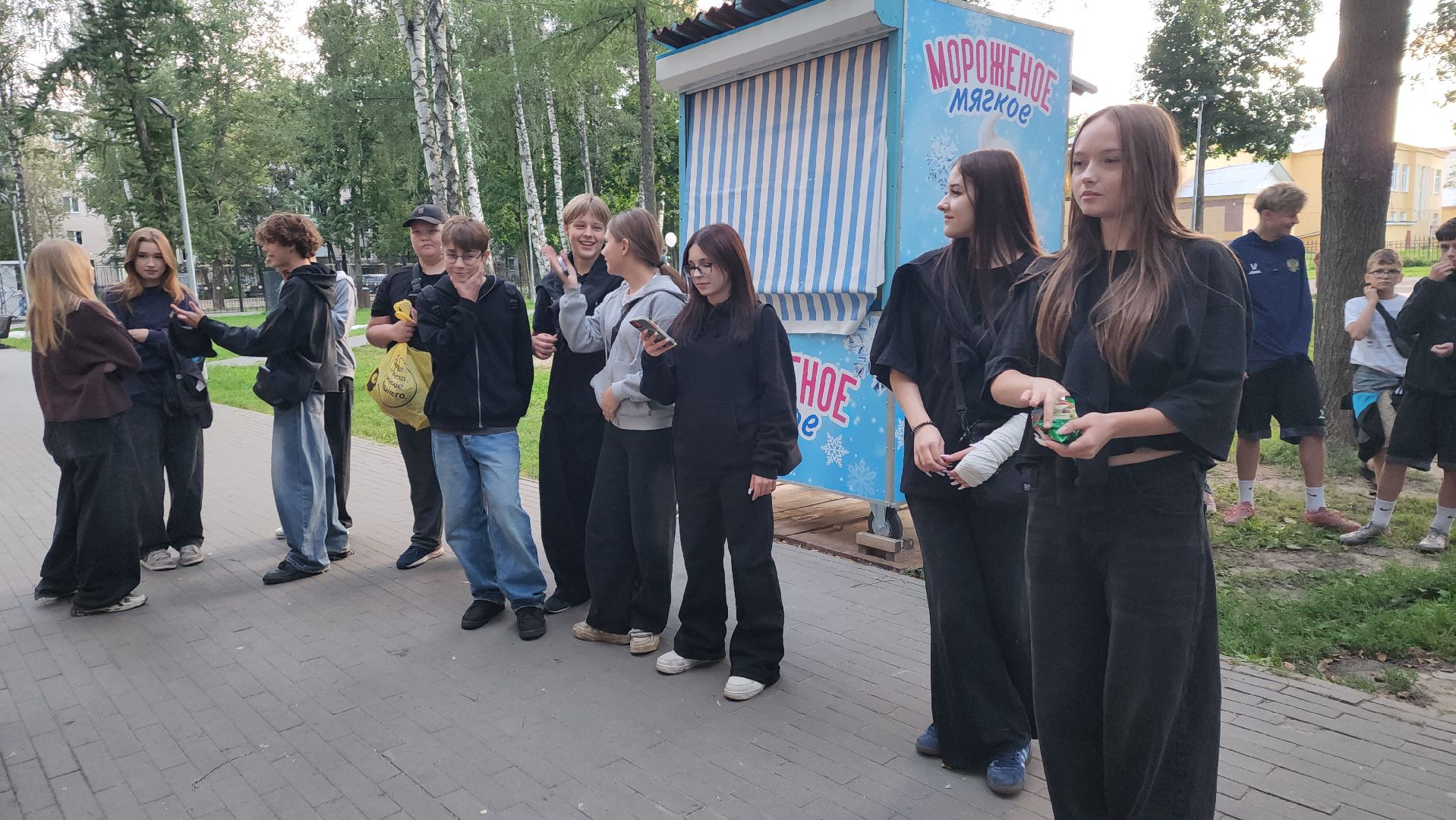 вертикалки, центральный парк, пушкино, певица, песни и танцы, музыка под открытым небом,подростки,хиты прошлых лет,музыка на воздухе,