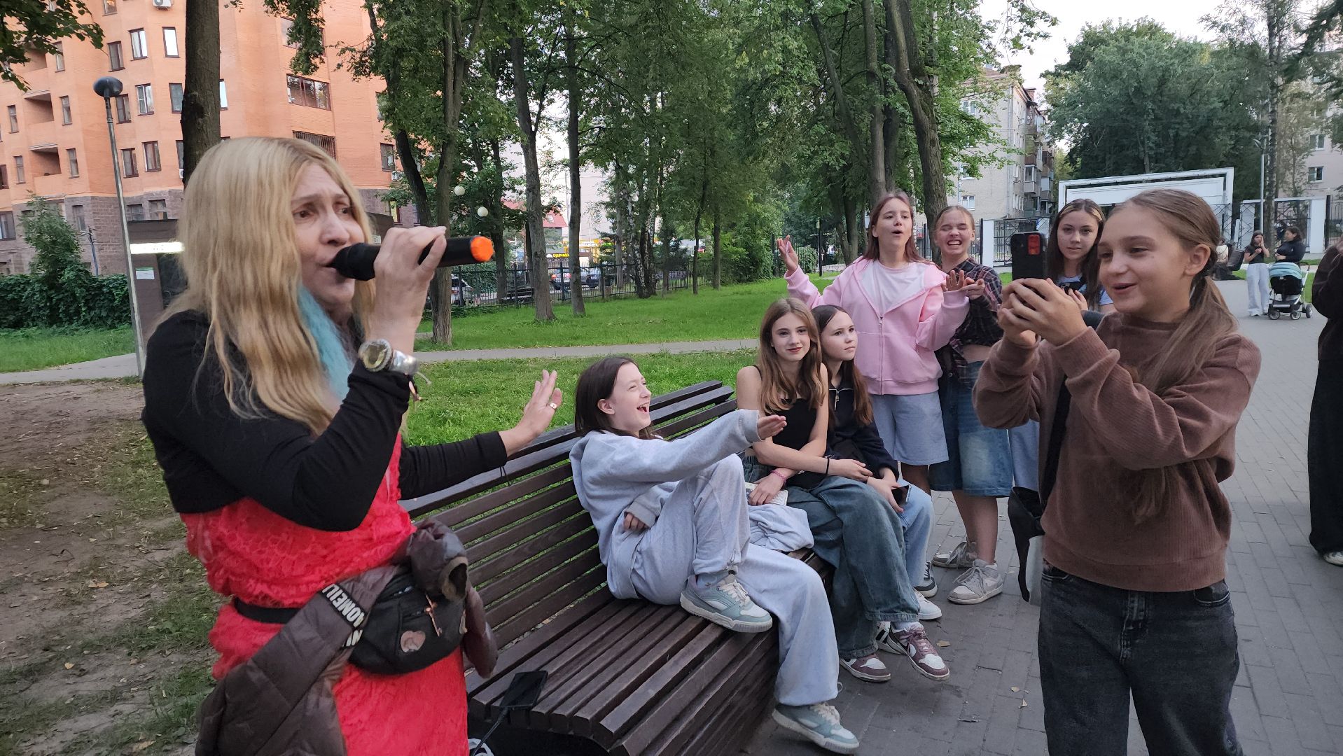 вертикалки, центральный парк, пушкино, певица, песни и танцы, музыка под открытым небом,подростки,хиты прошлых лет,музыка на воздухе,