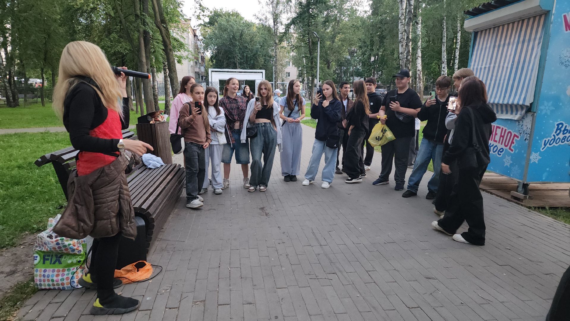 вертикалки, центральный парк, пушкино, певица, песни и танцы, музыка под открытым небом,подростки,хиты прошлых лет,музыка на воздухе,