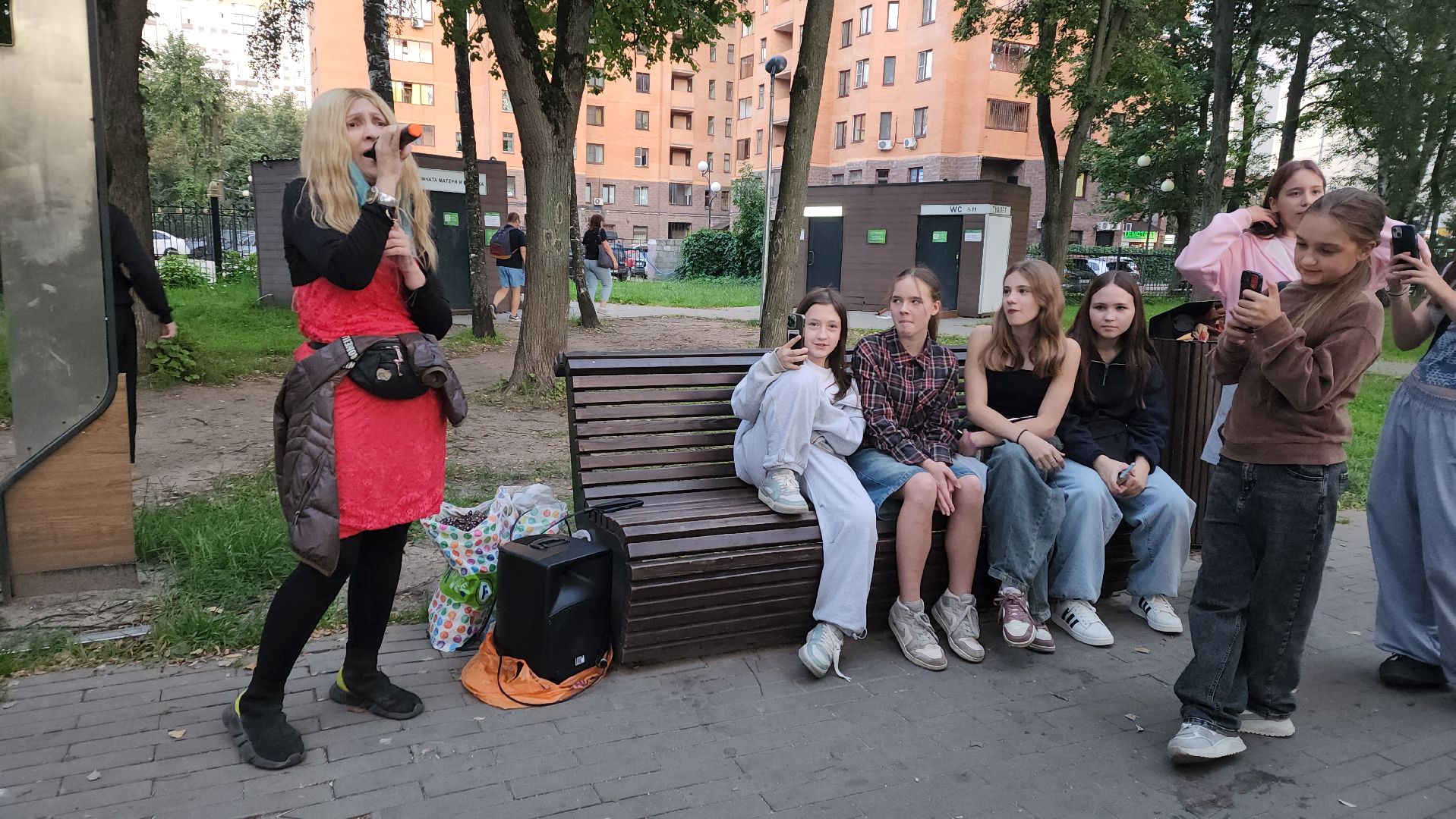 вертикалки, центральный парк, пушкино, певица, песни и танцы, музыка под открытым небом,подростки,хиты прошлых лет,музыка на воздухе,