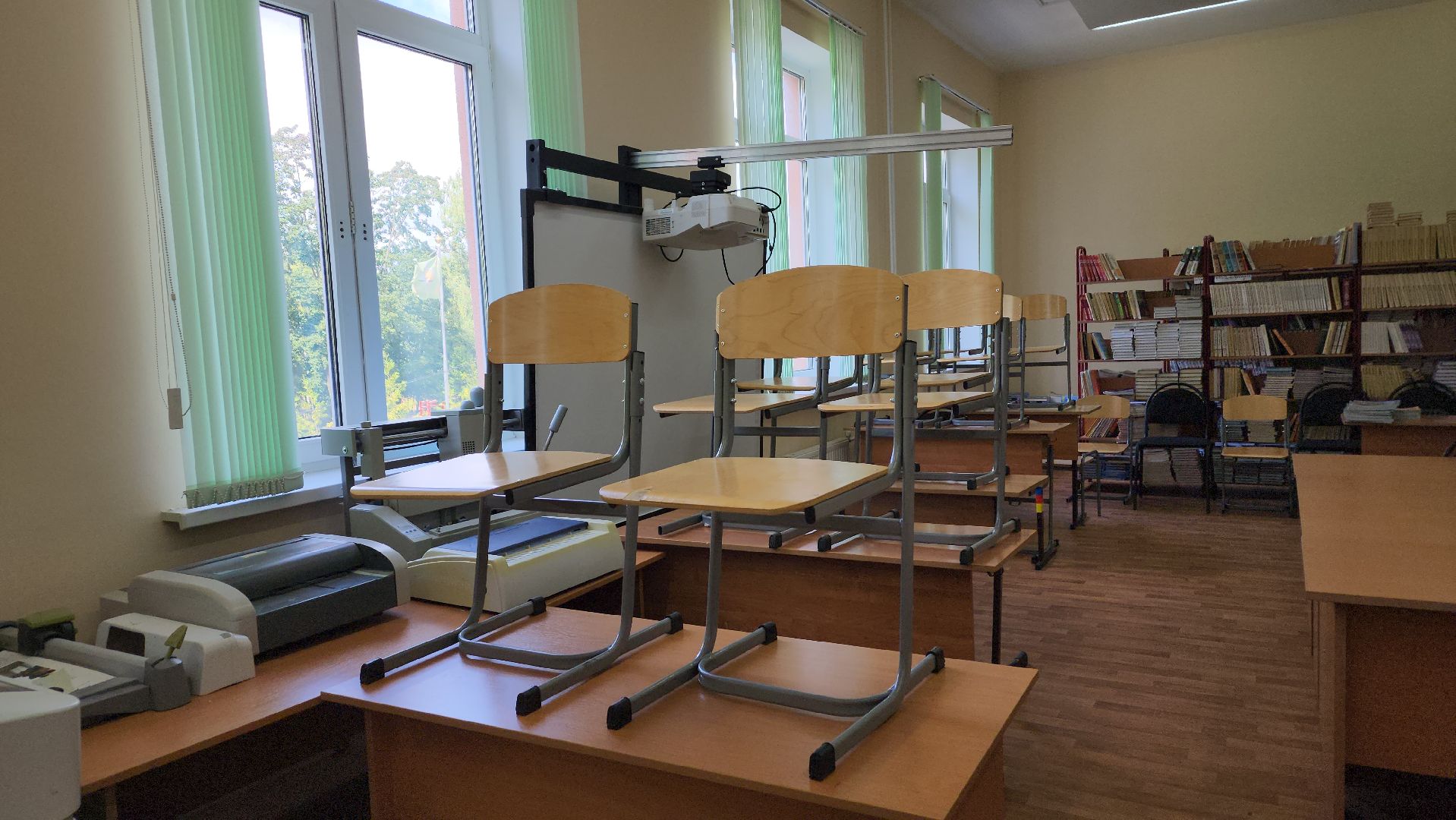 вертикалки, пушкино, школа 1, подготовка школы к учебному году, косметический ремонт, новое оборудование, коммуникации, покраска стен,первоклассники, учителя,