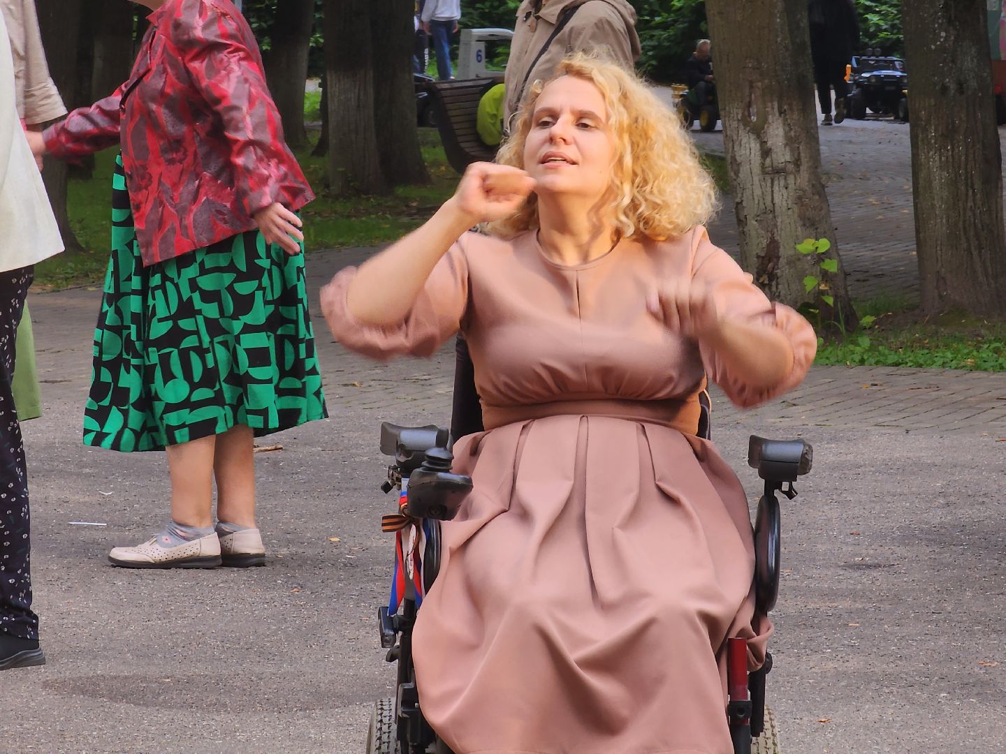 королёв, центральный городской парк в королеве , раскрасим мир в веселые тона, наш мир,