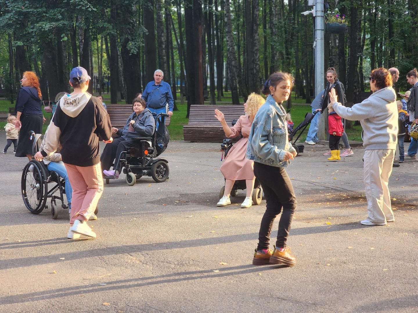 королёв, центральный городской парк в королеве , раскрасим мир в веселые тона, наш мир,