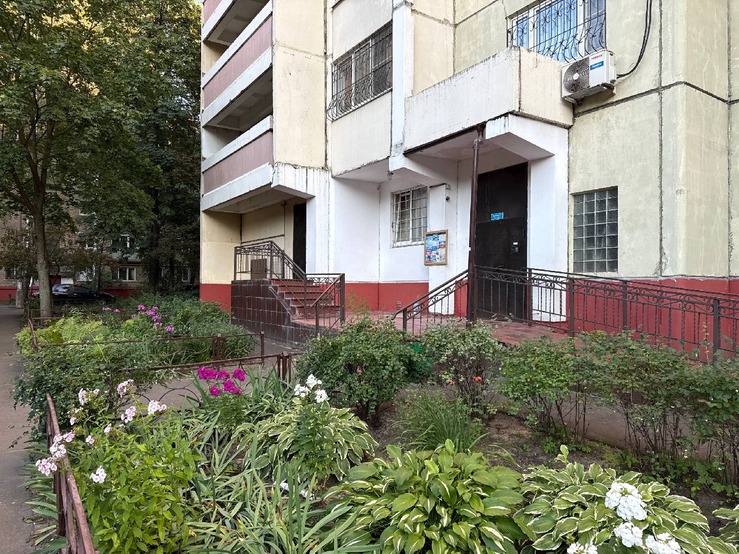 Реутов, клумба, красивый двор, благоустройство,