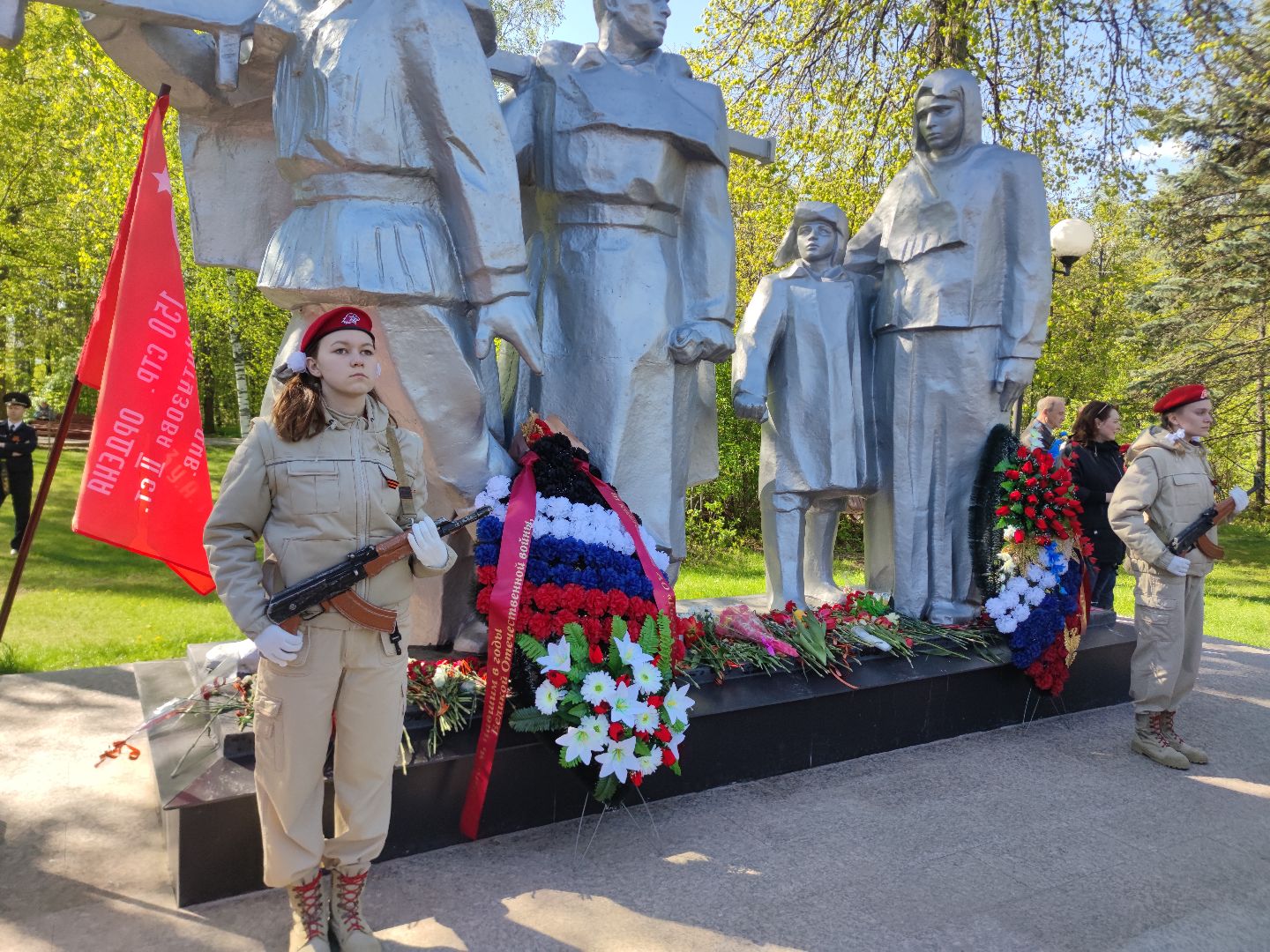 Митинг, возложение цветов, День Победы, Дубна