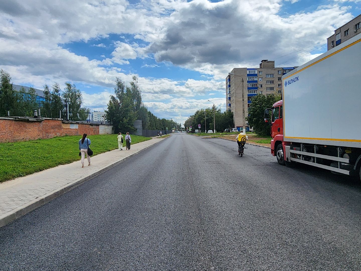 чехов, улица весенняя, дорожный ремонт, капремонт дороги, замена покрытия, расширение парковок, парковочные карманы, дорожные знаки, пешеходные переходы, госпрограмма московской области, развитие дорожного комплекса,