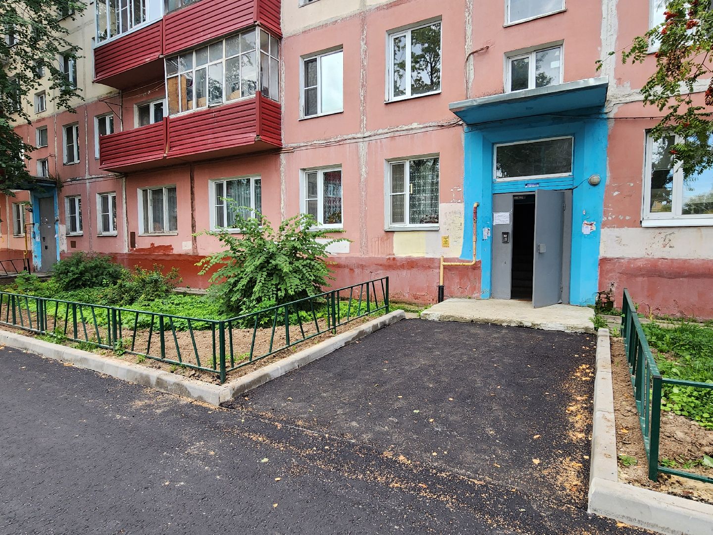 чехов, улица мира, благоустройство двора, детские площадки, спортивные площадки, тренажерный комплекс, зоны отдыха, госпрограмма московской области, формирование комфортной городской среды,воркаут,