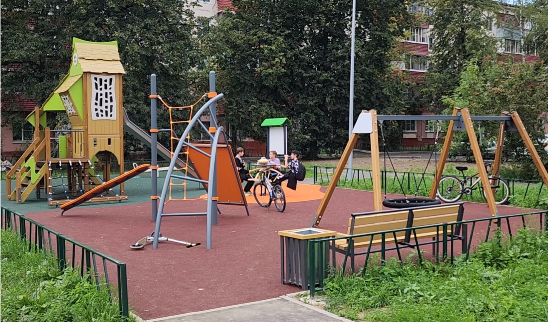 чехов, улица мира, благоустройство двора, детские площадки, спортивные площадки, тренажерный комплекс, зоны отдыха, госпрограмма московской области, формирование комфортной городской среды,воркаут,