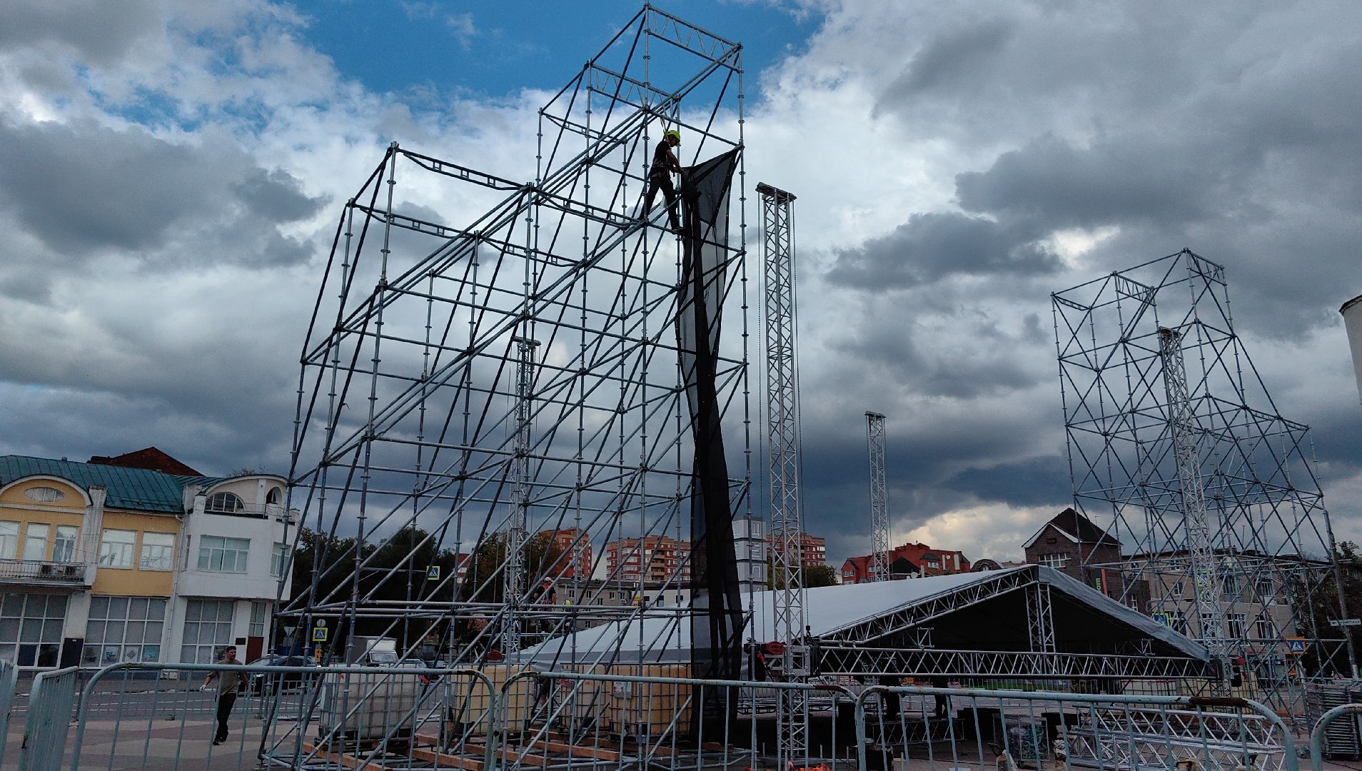 сцена , праздник, день города, флаг, выставка,