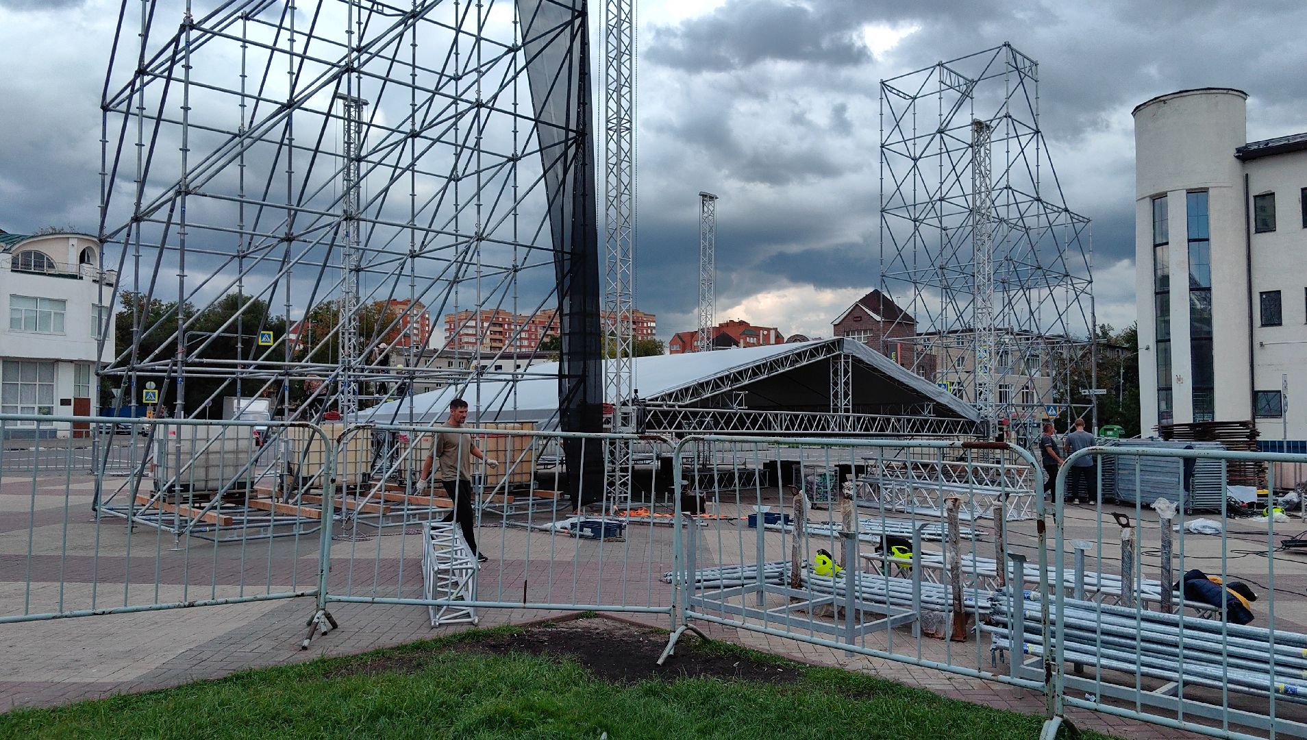 сцена , праздник, день города, флаг, выставка,