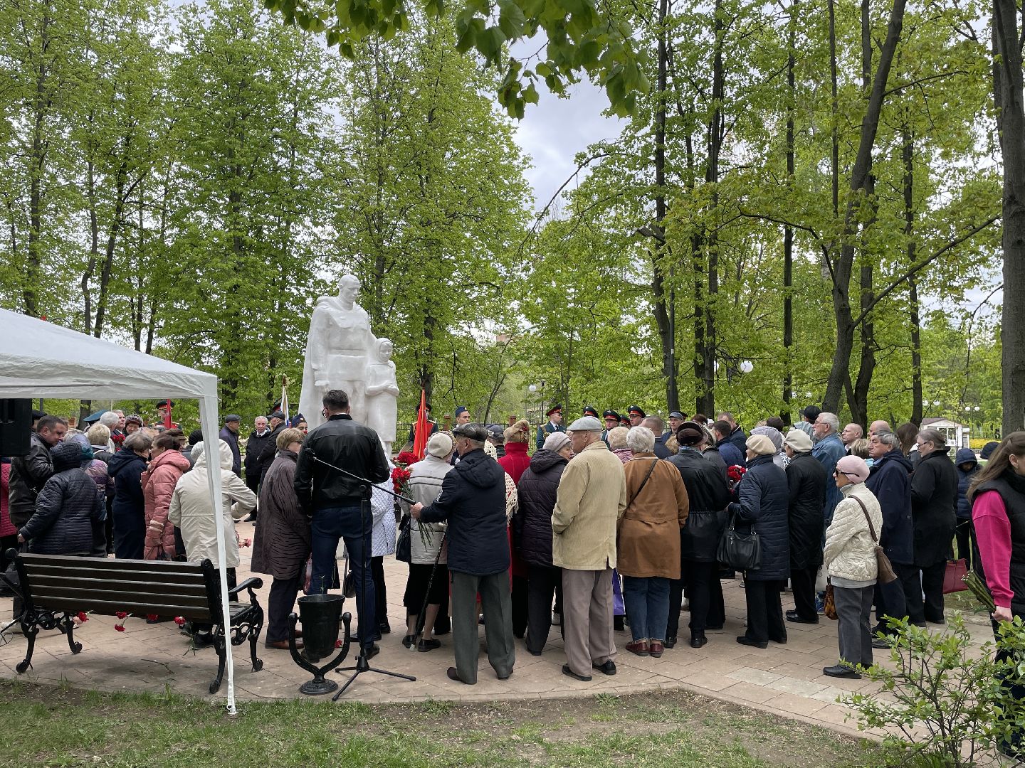 Цветы, памятник