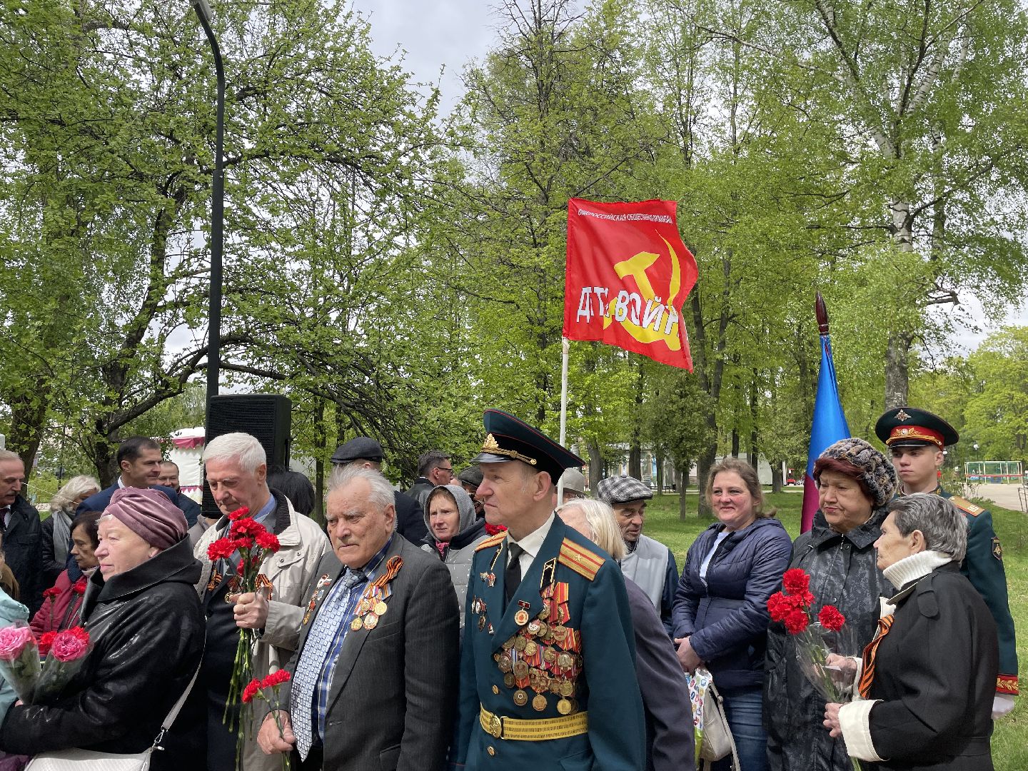 Цветы, памятник