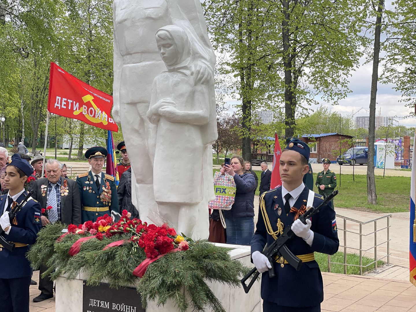 Цветы, памятник