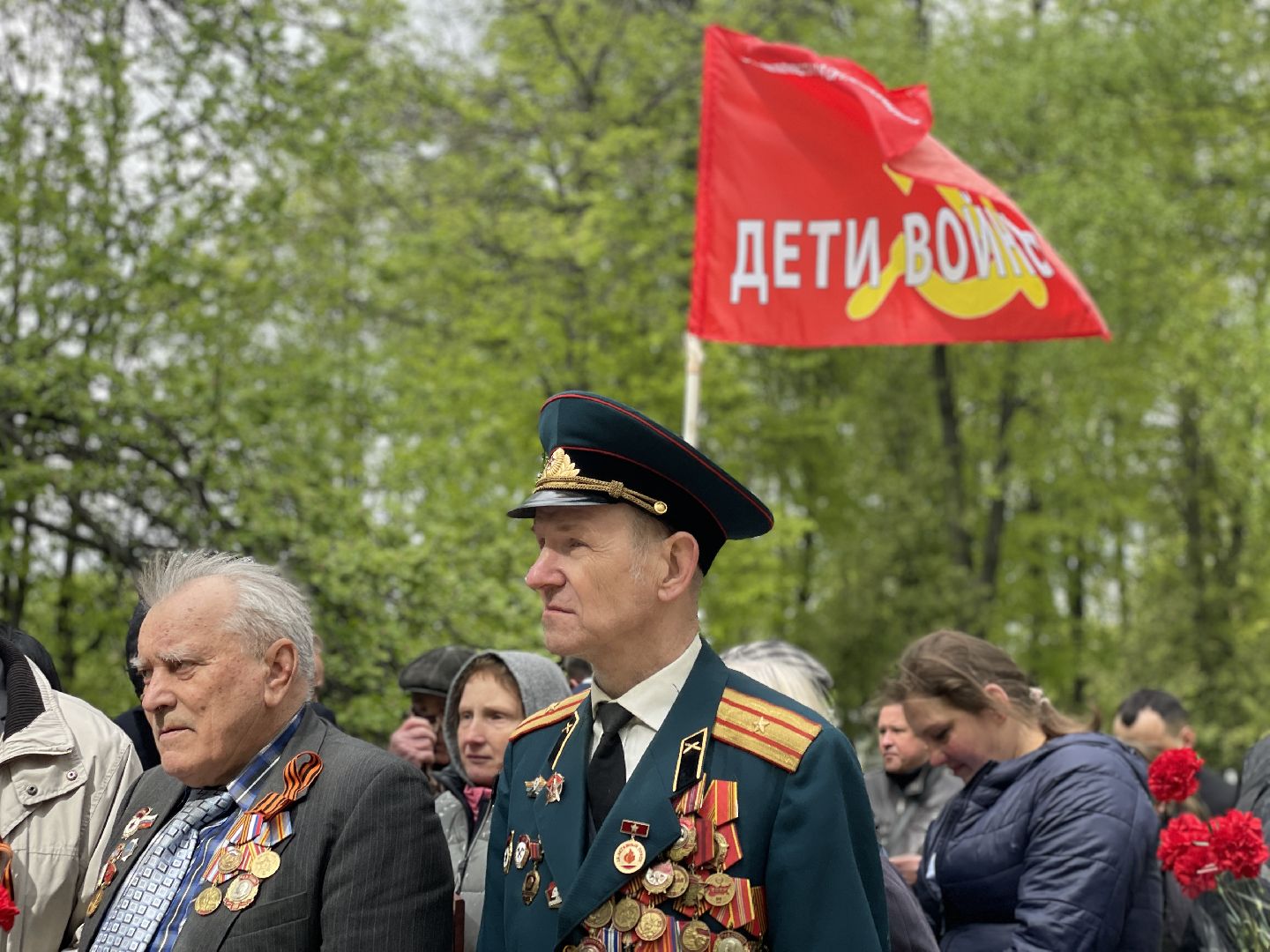 Цветы, памятник