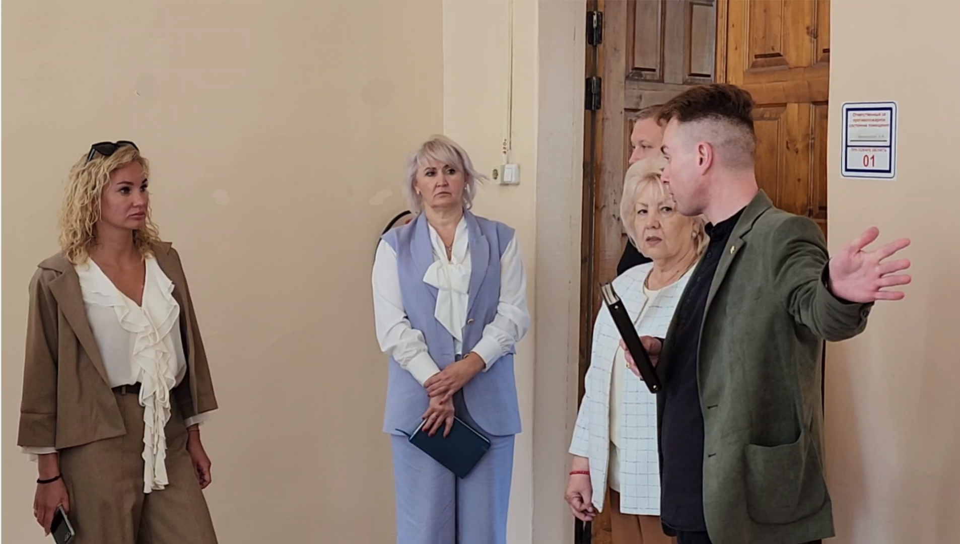 чехов, микрорайон венюково , улица гагарина , начальная школа, сош 9, подготовка к новому учебному году, текущий ремонт, замена радиаторов отопления, новые учителя, комиссия, проверка,учебники, благоустройство школьного двора,