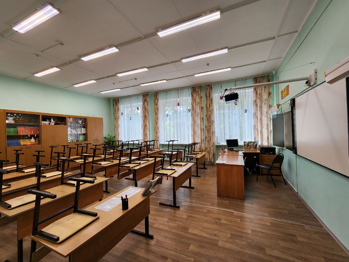 чехов, микрорайон венюково , улица гагарина , начальная школа, сош 9, подготовка к новому учебному году, текущий ремонт, замена радиаторов отопления, новые учителя, комиссия, проверка,учебники, благоустройство школьного двора,