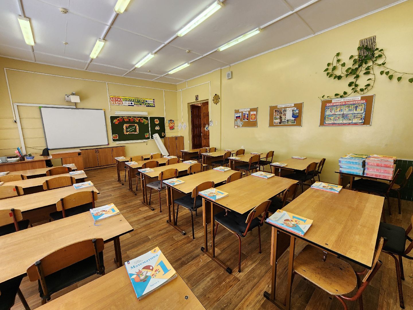 чехов, микрорайон венюково , улица гагарина , начальная школа, сош 9, подготовка к новому учебному году, текущий ремонт, замена радиаторов отопления, новые учителя, комиссия, проверка,учебники, благоустройство школьного двора,