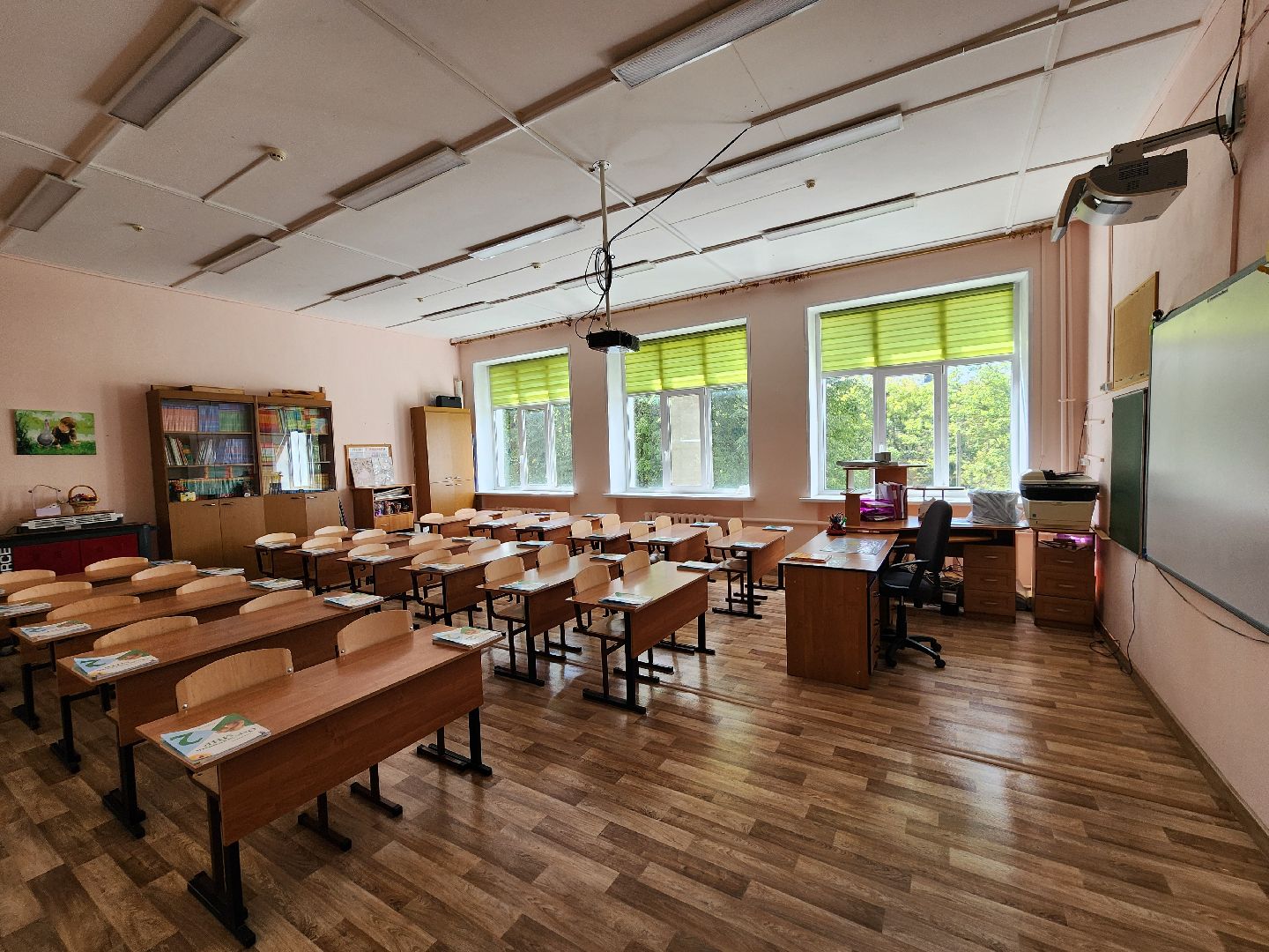 чехов, микрорайон венюково , улица гагарина , начальная школа, сош 9, подготовка к новому учебному году, текущий ремонт, замена радиаторов отопления, новые учителя, комиссия, проверка,учебники, благоустройство школьного двора,