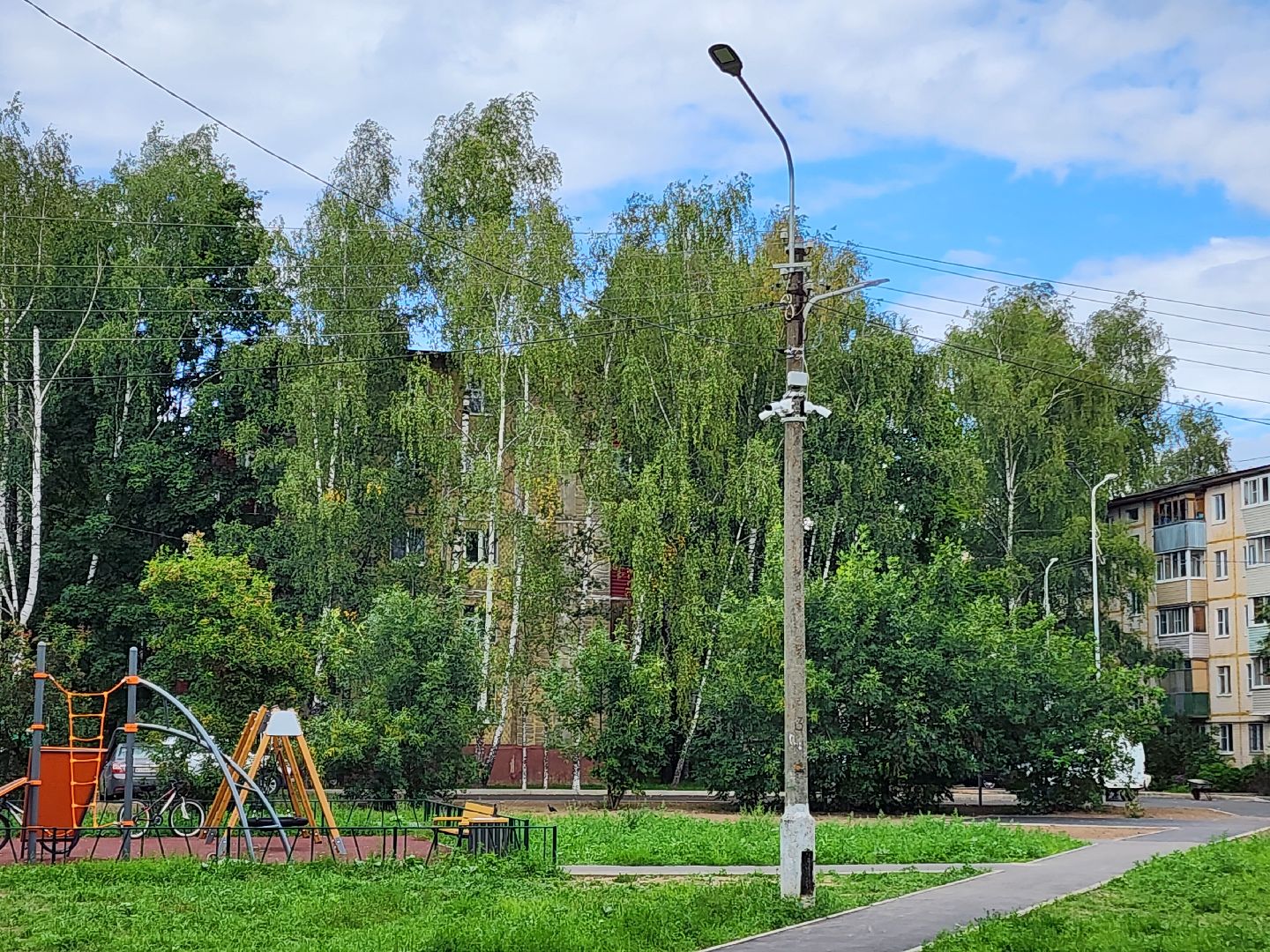 чехов, улица мира, благоустройство двора, установка ограждений, покраска ограды, наружное освещение, уличное освещение, видеокамеры, система безопасный регион, детские площадки, спортивные комплексы, парковки, пешеходные дорожки, госпрограмма московской области, зоны отдыха, формирование комфортной городской среды,
