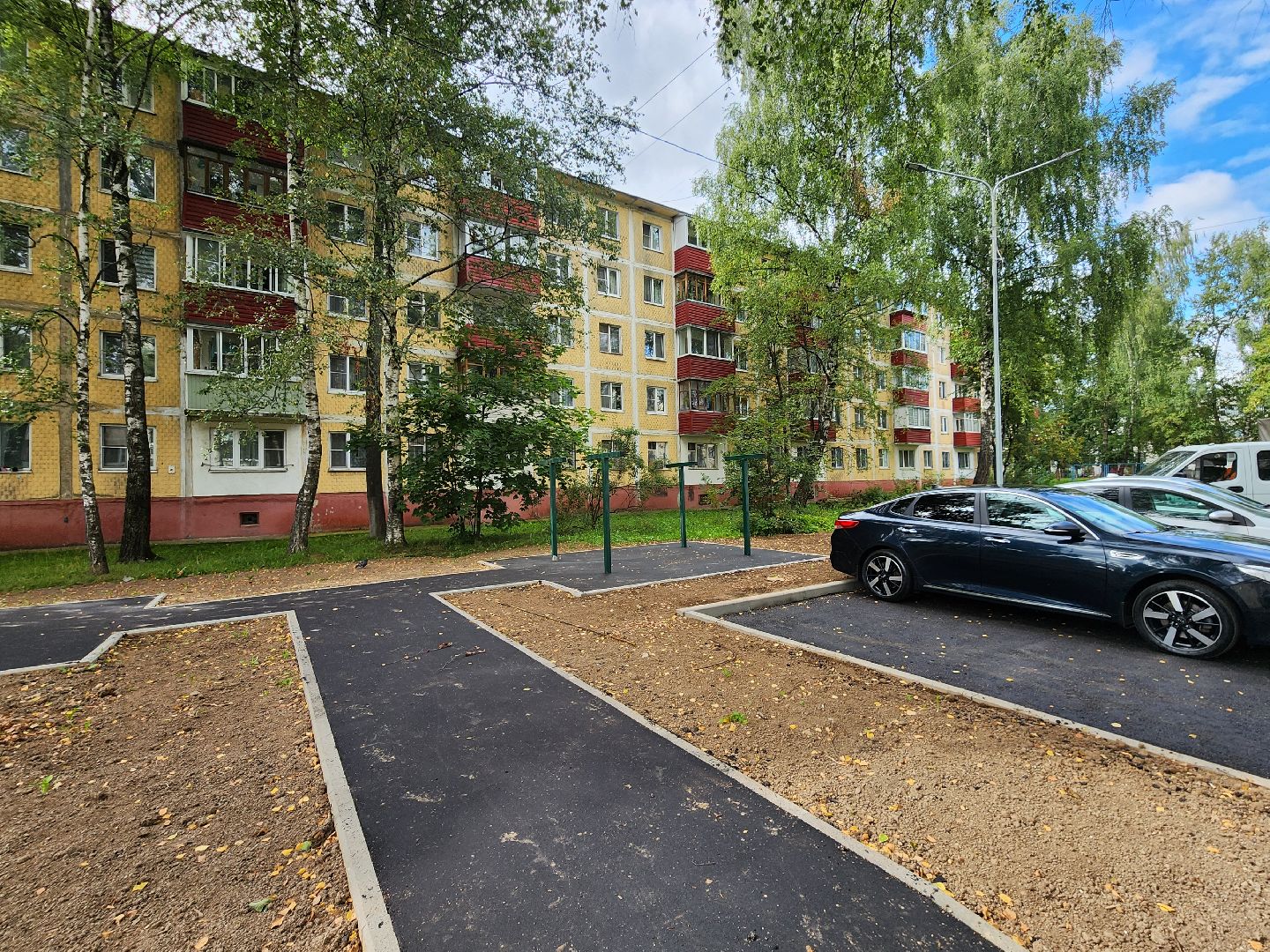 чехов, улица мира, благоустройство двора, установка ограждений, покраска ограды, наружное освещение, уличное освещение, видеокамеры, система безопасный регион, детские площадки, спортивные комплексы, парковки, пешеходные дорожки, госпрограмма московской области, зоны отдыха, формирование комфортной городской среды,