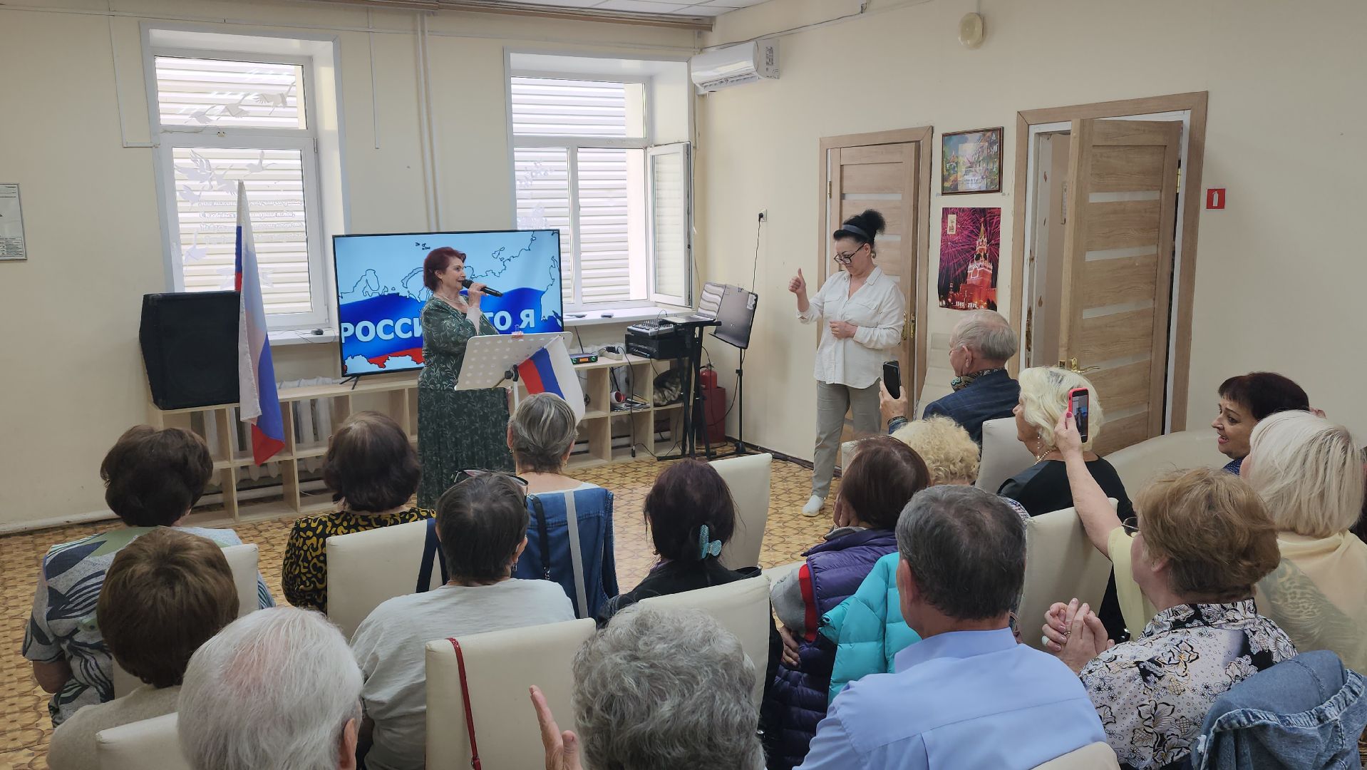 вертикалки, активное долголети, пушкино, день россии 2025, концерт, песни о родине, песни и танцы,любовь к родине,зрители,государственный праздник,