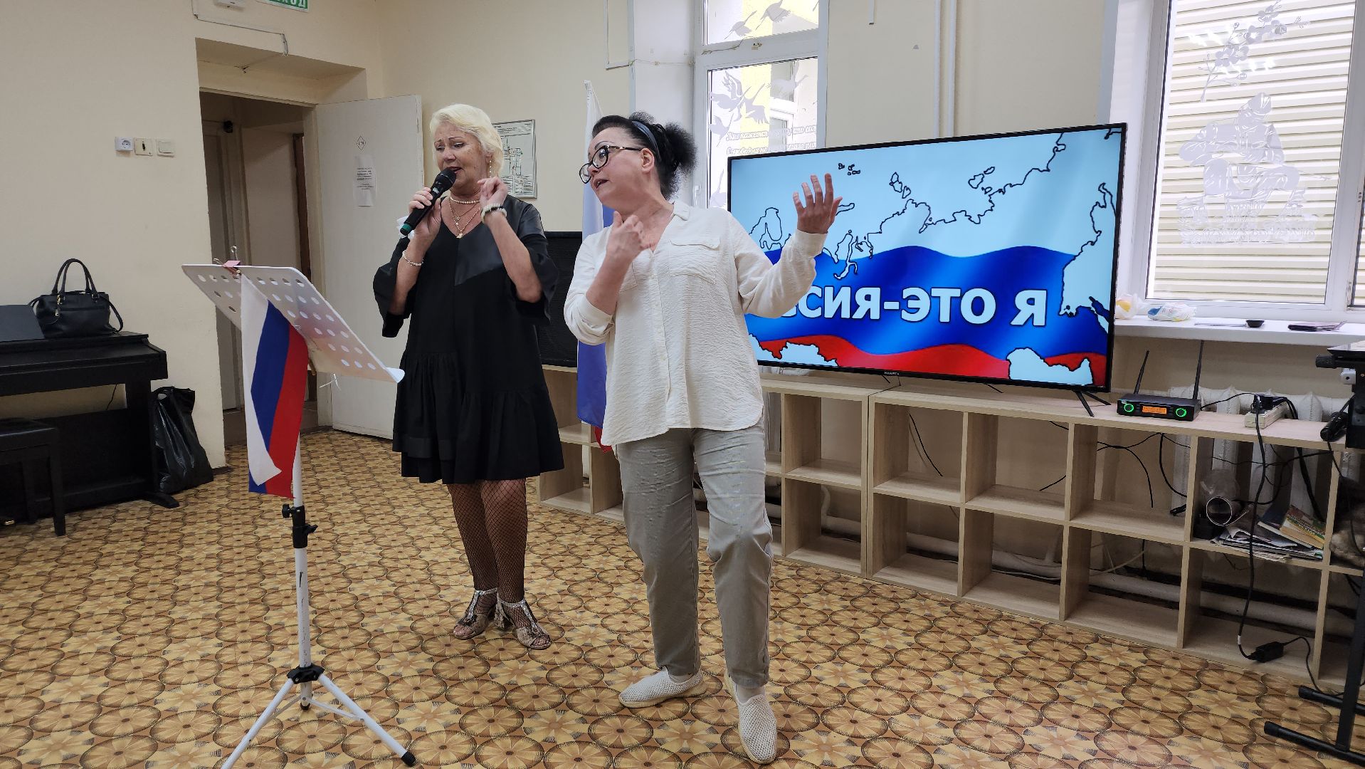 вертикалки, активное долголети, пушкино, день россии 2025, концерт, песни о родине, песни и танцы,любовь к родине,зрители,государственный праздник,