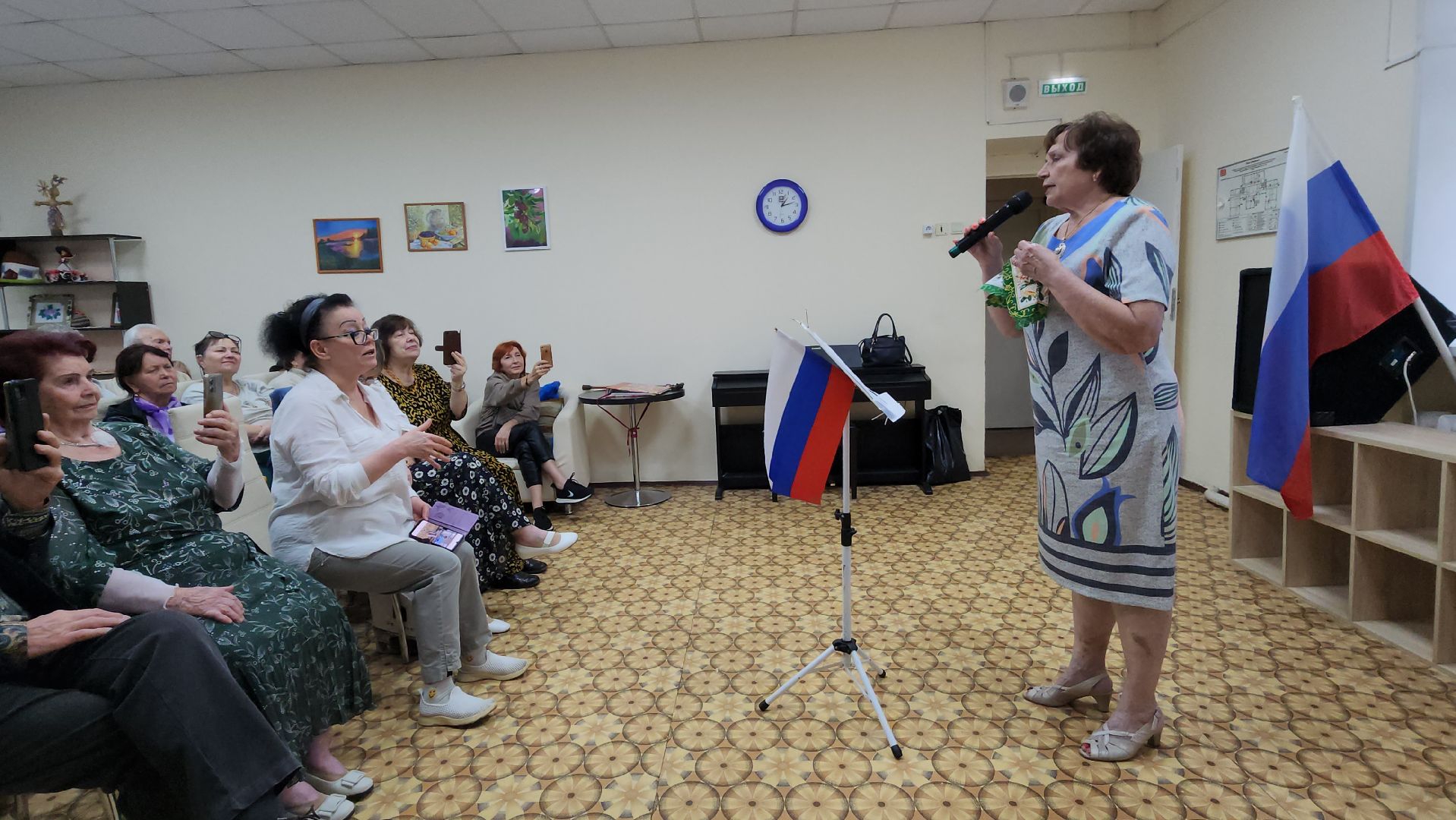 вертикалки, активное долголети, пушкино, день россии 2025, концерт, песни о родине, песни и танцы,любовь к родине,зрители,государственный праздник,