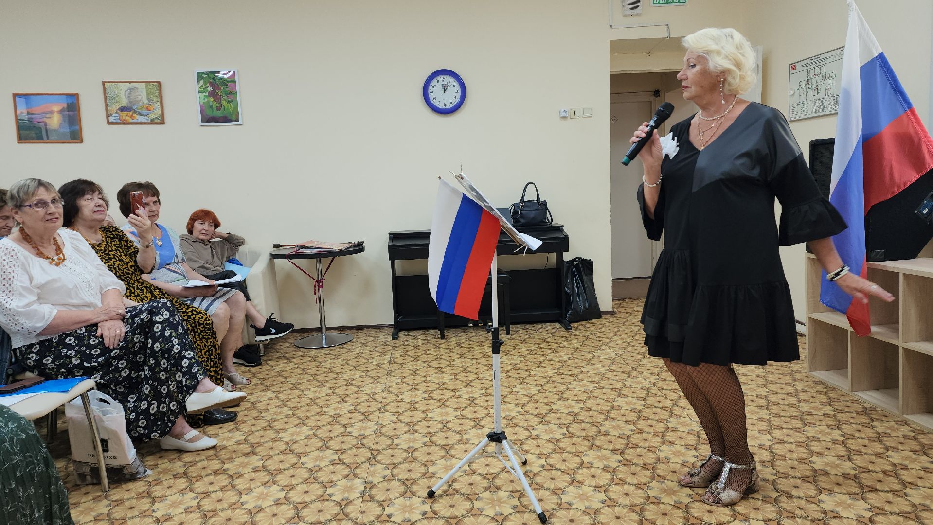 вертикалки, активное долголети, пушкино, день россии 2025, концерт, песни о родине, песни и танцы,любовь к родине,зрители,государственный праздник,