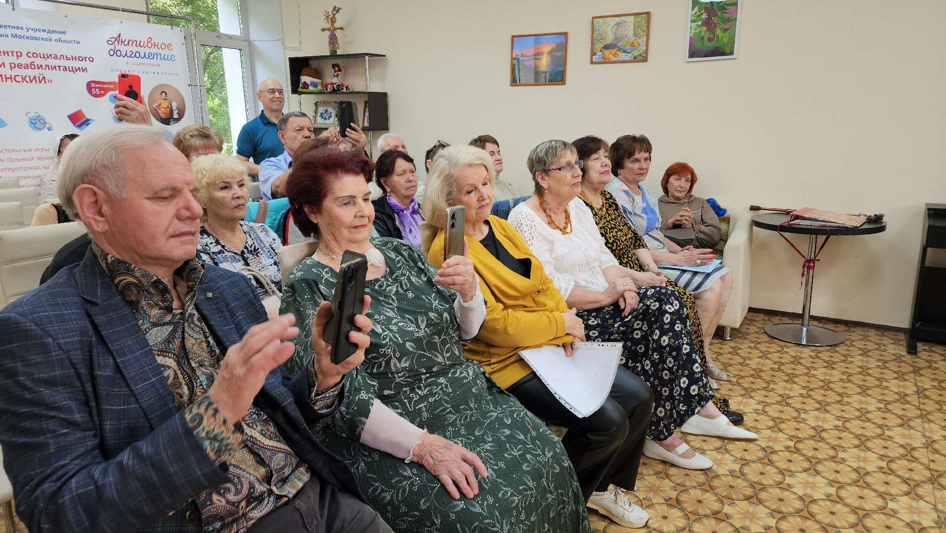 вертикалки, активное долголети, пушкино, день россии 2025, концерт, песни о родине, песни и танцы,любовь к родине,зрители,государственный праздник,