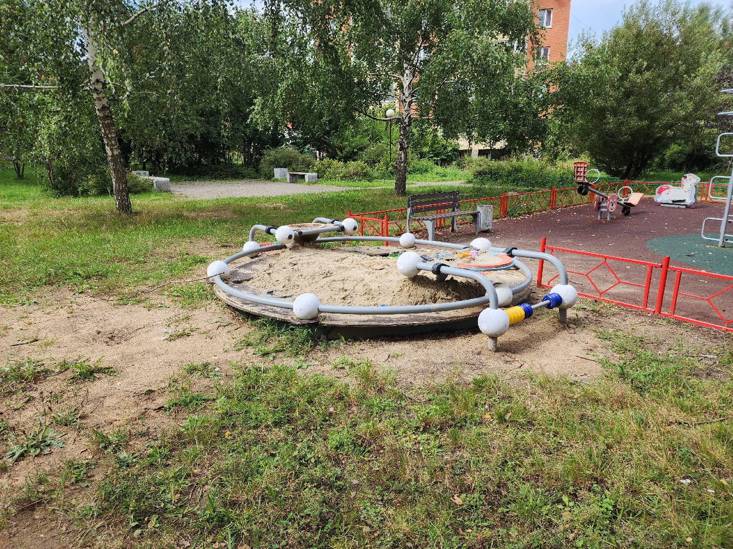 Черноголовка, детска игровая площадка, песочница,