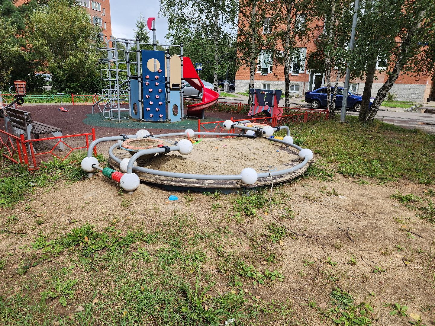 Черноголовка, детска игровая площадка, песочница,