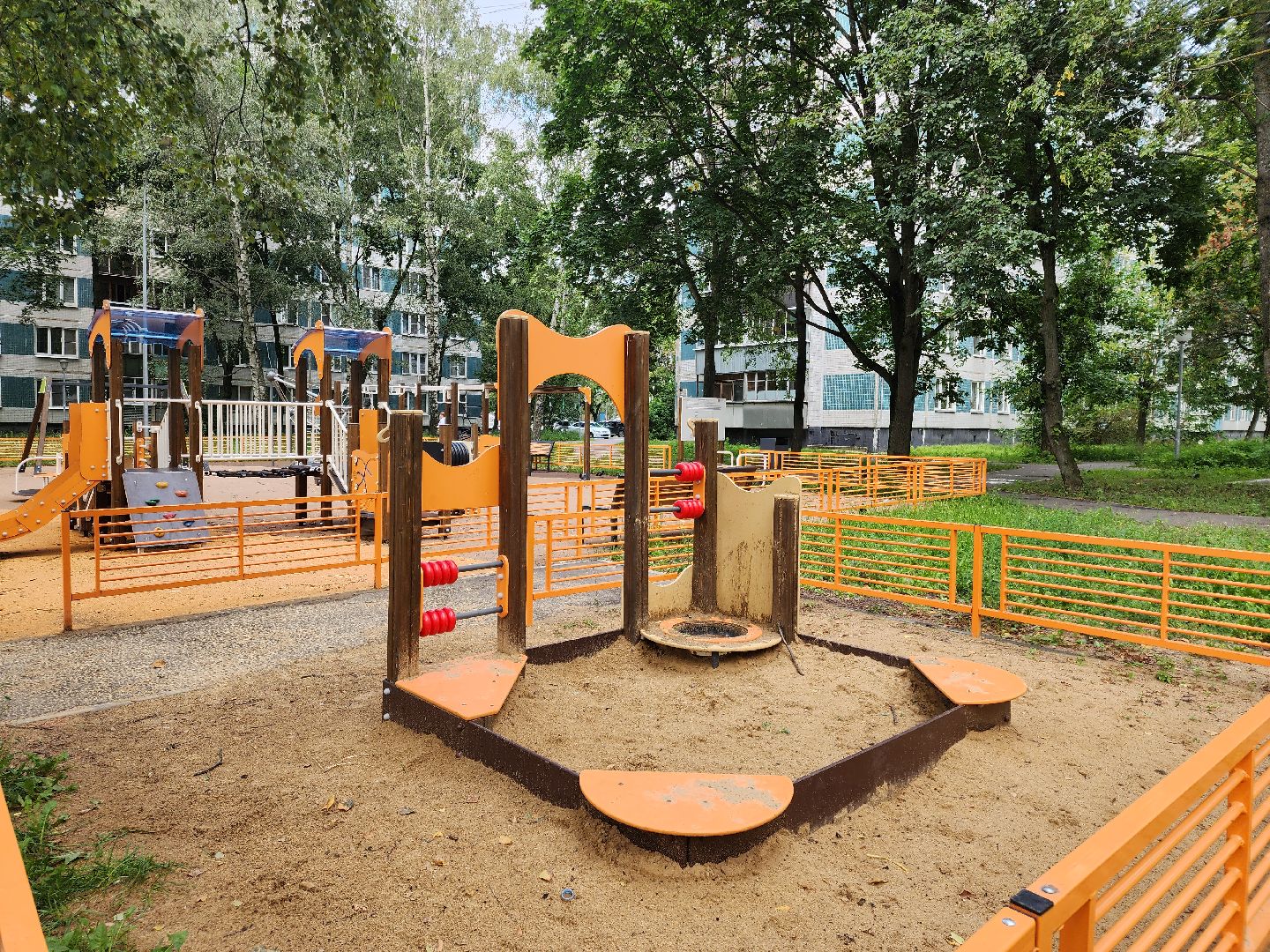 Черноголовка, детска игровая площадка, песочница,